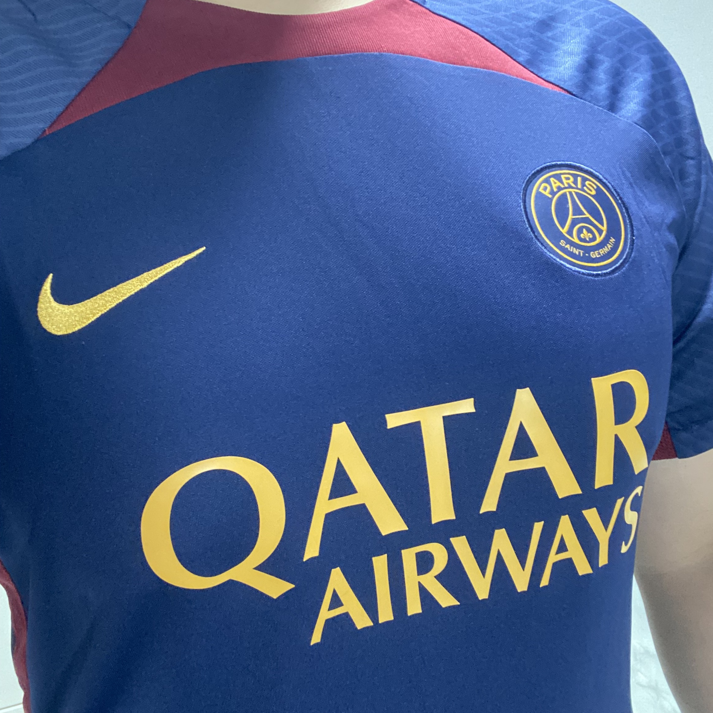 Nike Paris Saint-Germain Dri-Fit Strike Knit Soccer Top Blackened Blue (Non Marking Ver.) 착용 스타일 - 1