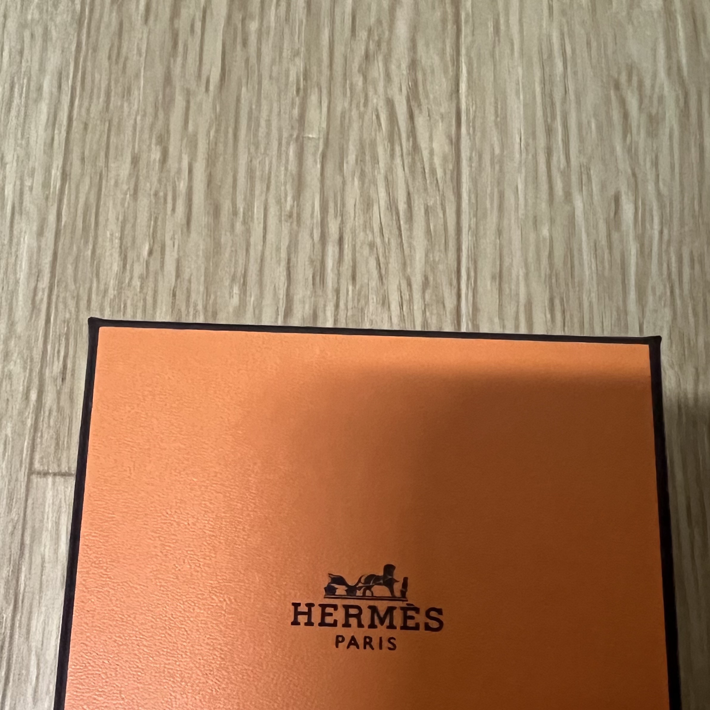 Hermes Clic HH Bracelet Gold & Noir Mat 착용 스타일 - 1