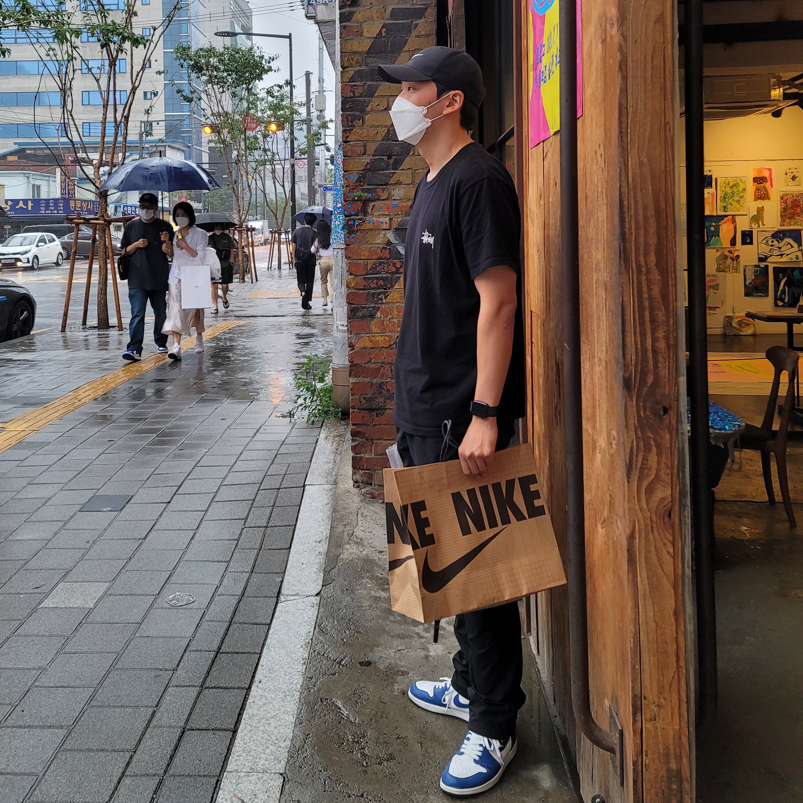 Stussy Basic Stussy T-Shirt Black 2021, Jordan 1 Retro Storm Blue 착용 스타일