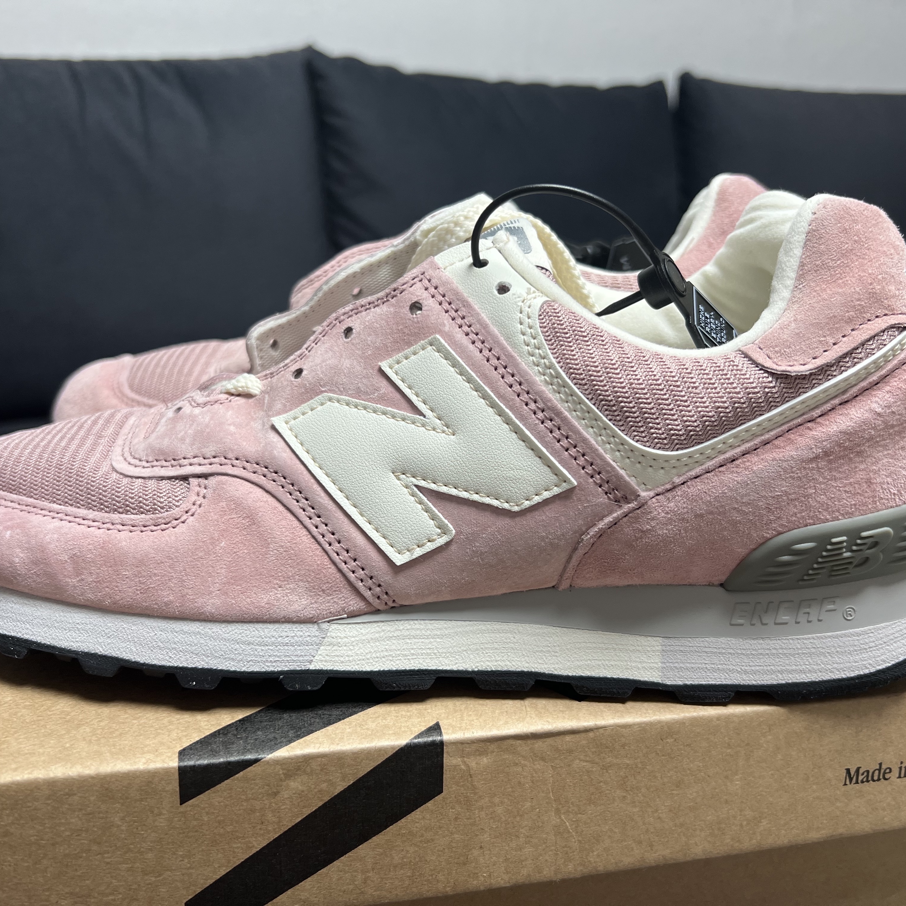 New Balance 576 Made in UK Pale Mauve 착용 스타일 - 2