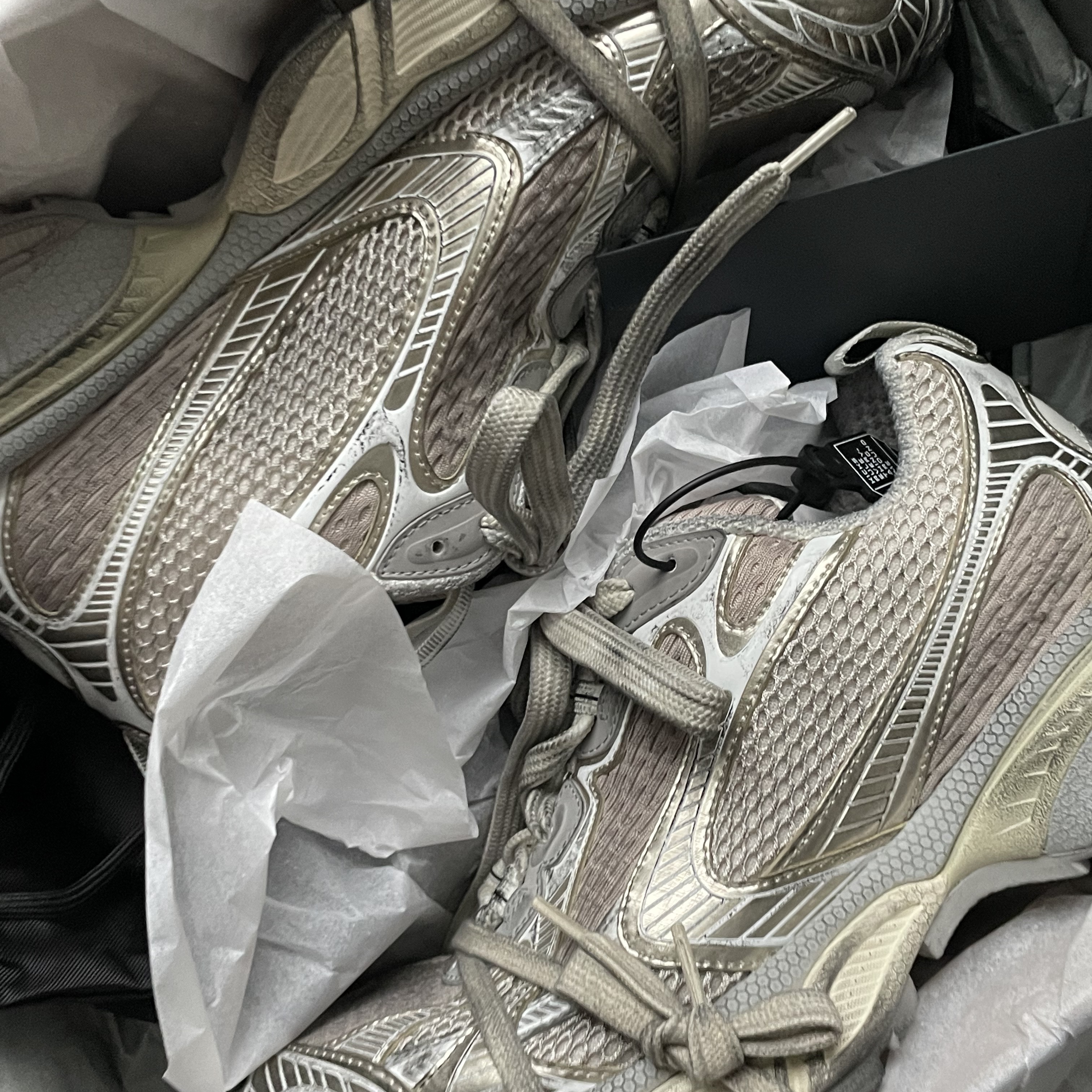 Balenciaga 3XL Sneakers Light Beige 착용 스타일