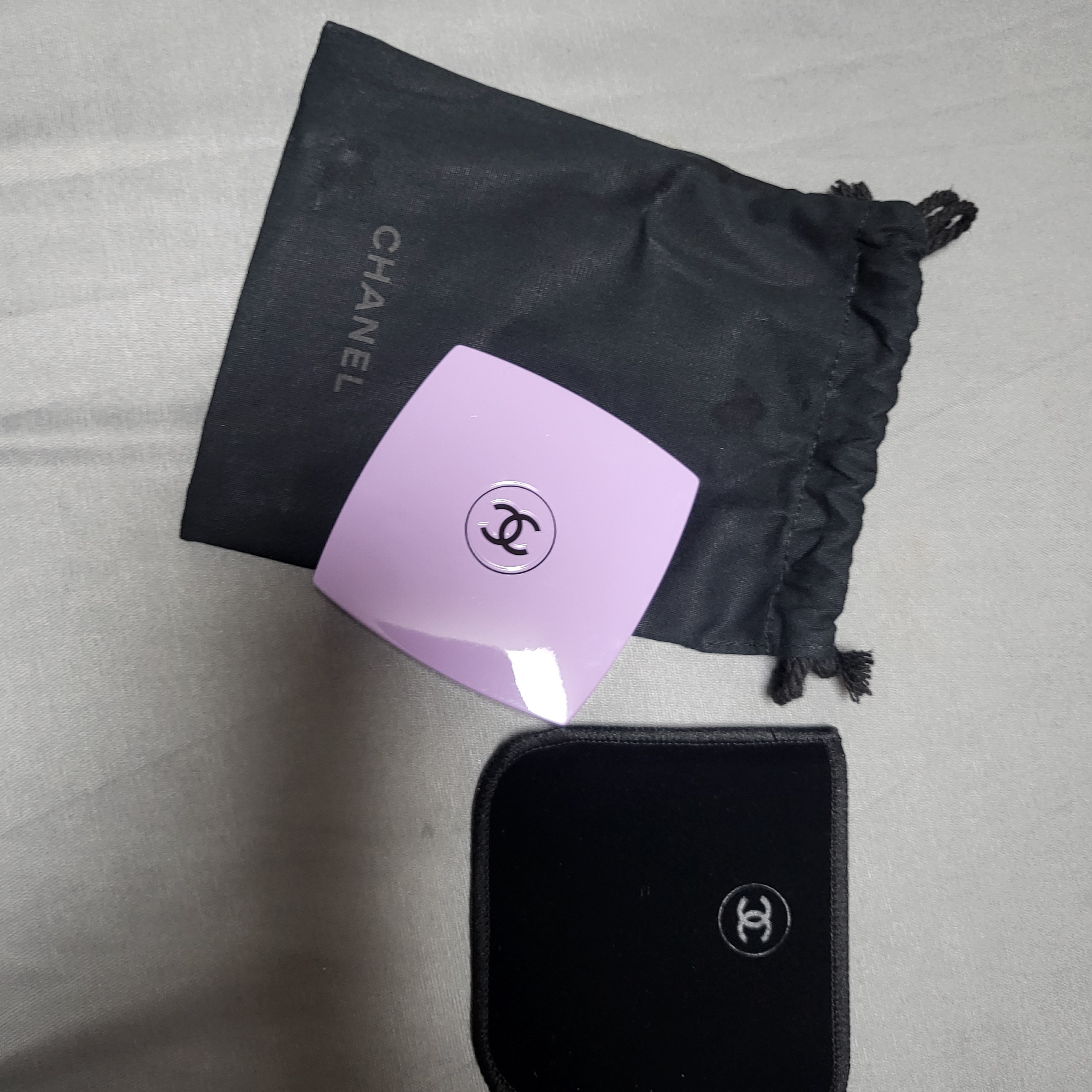 Chanel Codes Couleur Limited Edition Miroir Double Facettes 135 Immortelle 착용 스타일