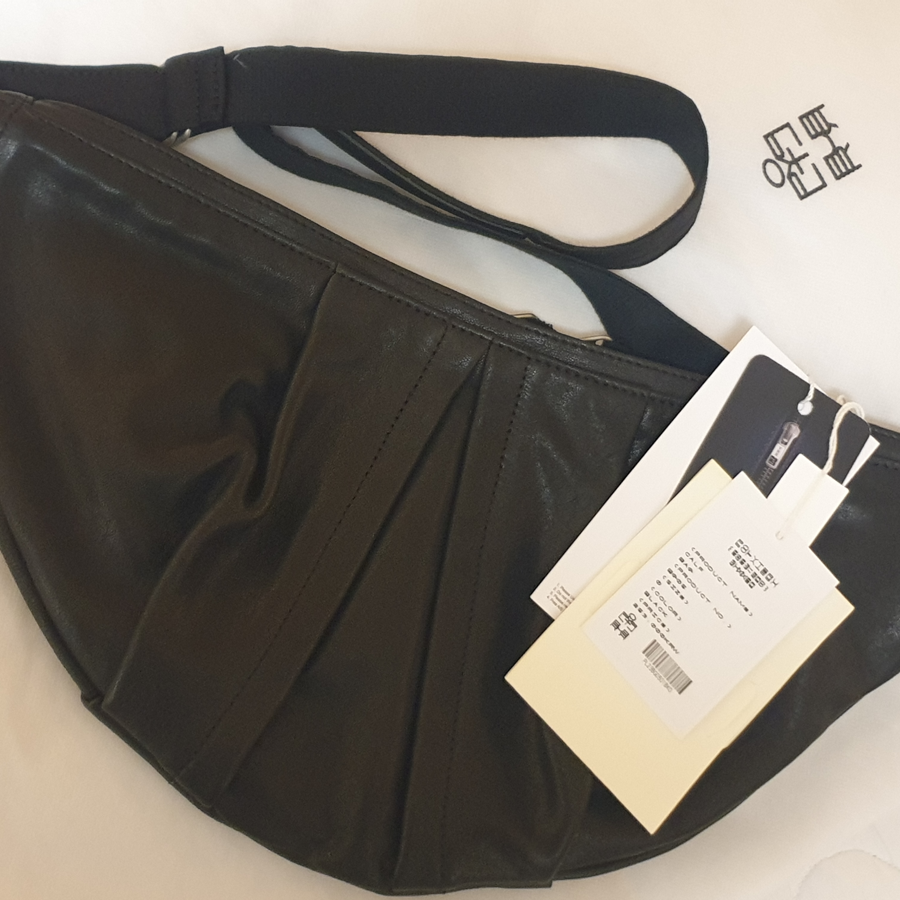 Polyteru Calf Bag Black Lambskin 착용 스타일