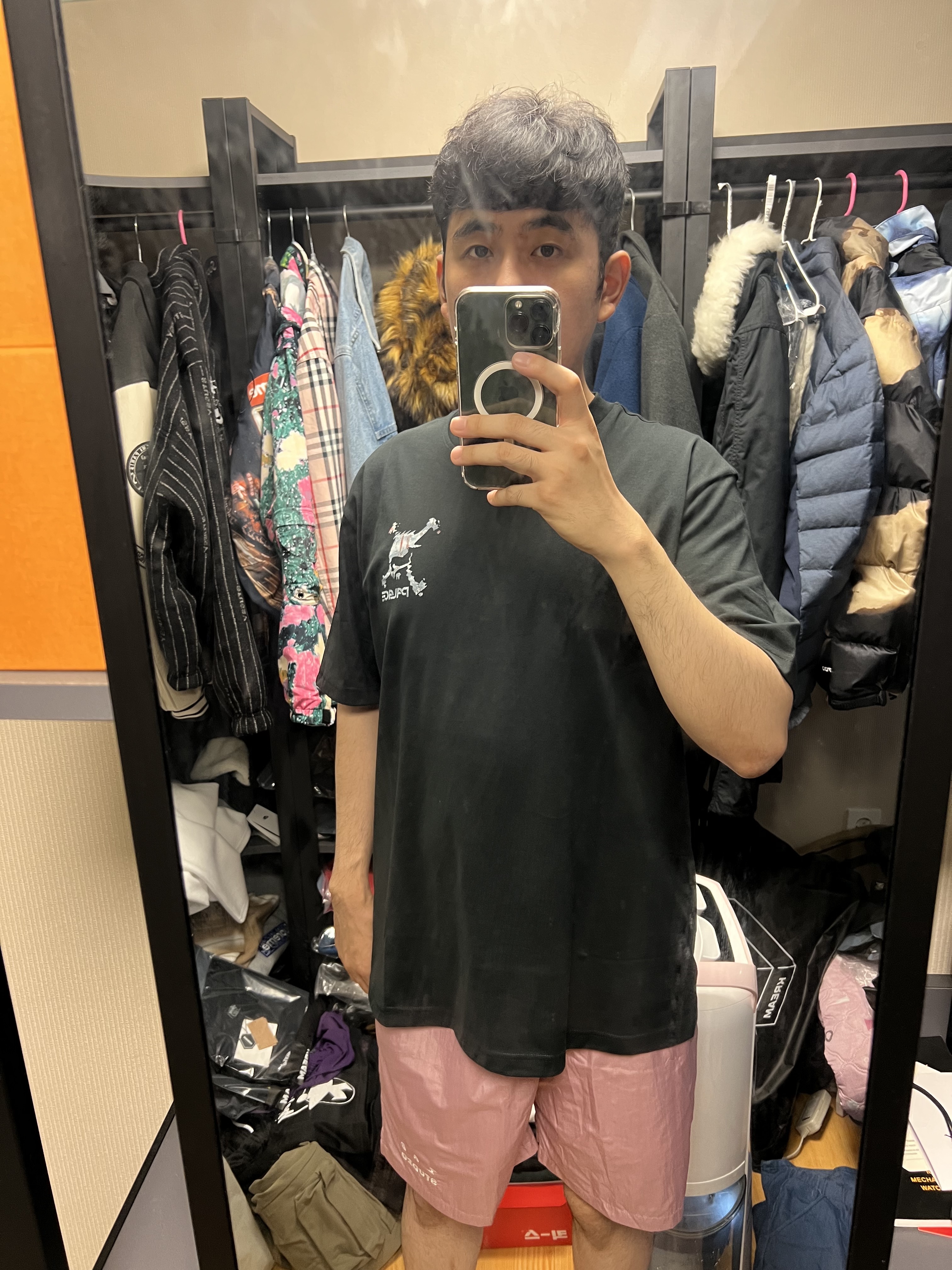 IAB Studio Woven Shorts Pink - The Hyundai Seoul Exclusive, Palace x Oakley T-Shirt Black - 23SS 착용 스타일
