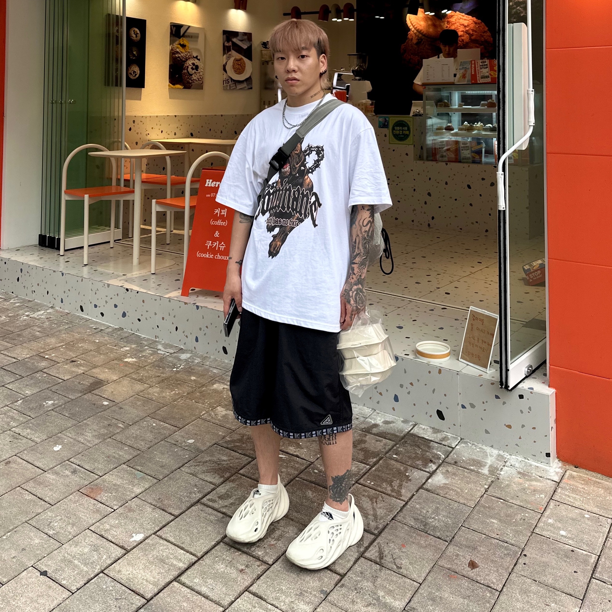 Adidas Yeezy Foam RNNR Ararat 착용 스타일 - 1