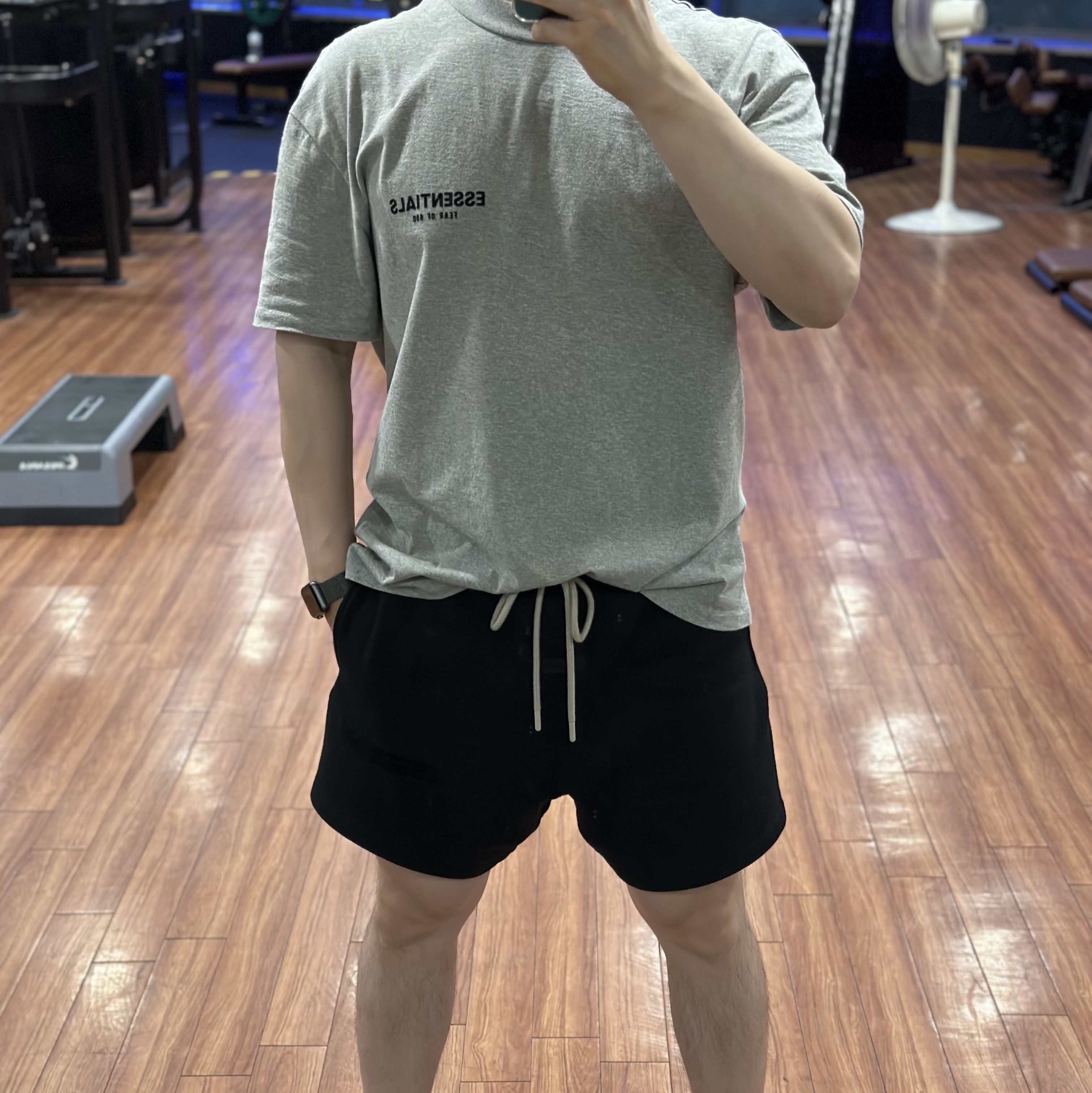 Essentials The Black Collection Sweatshorts Black - 23SS, Jordan 1 Retro High OG Black and Smoke Grey 착용 스타일 - 2