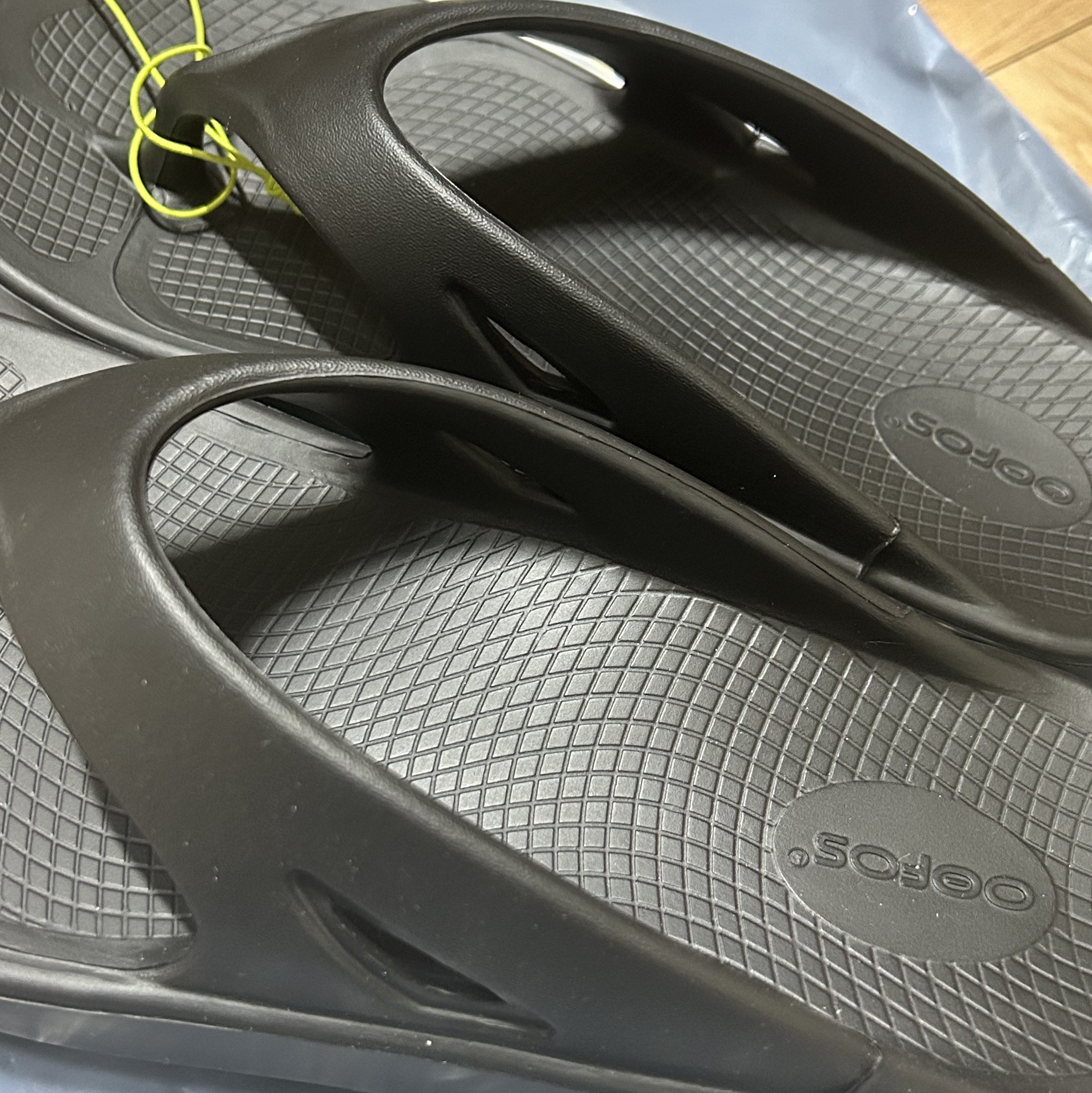 Oofos OOriginal Black 착용 스타일
