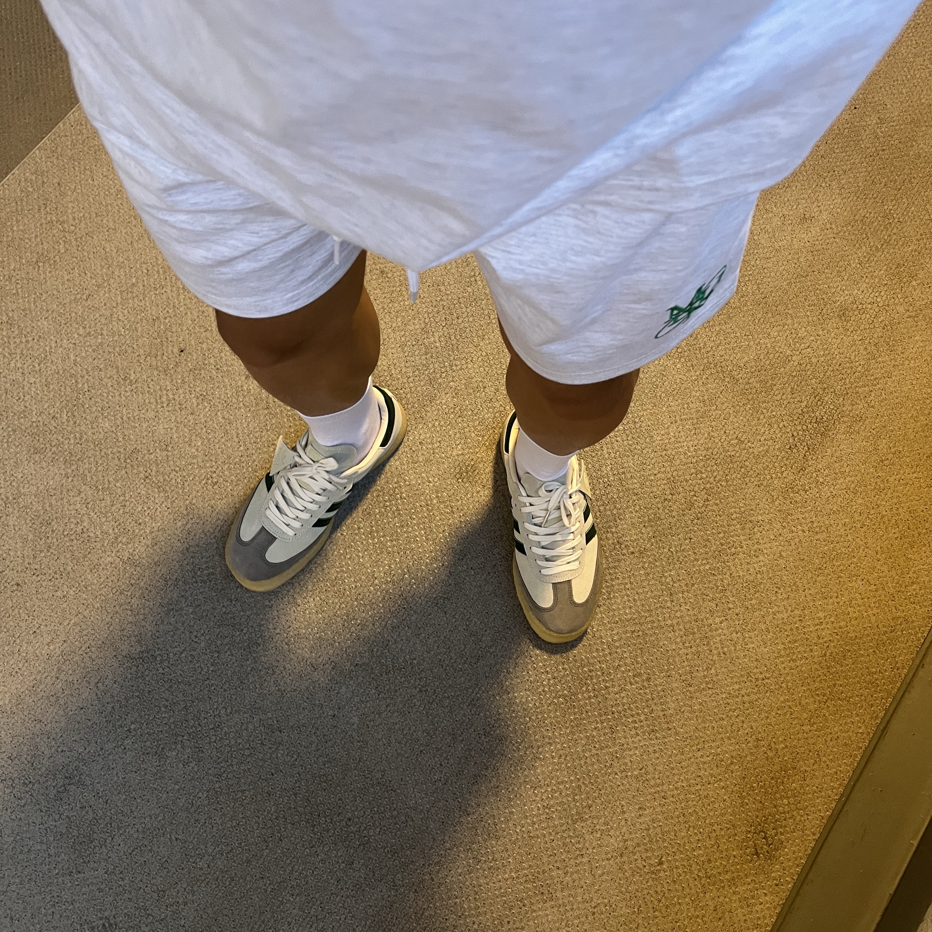 Adidas x Clarks x Ronnie Fieg 8th Street Samba Chalk White Green 착용 스타일