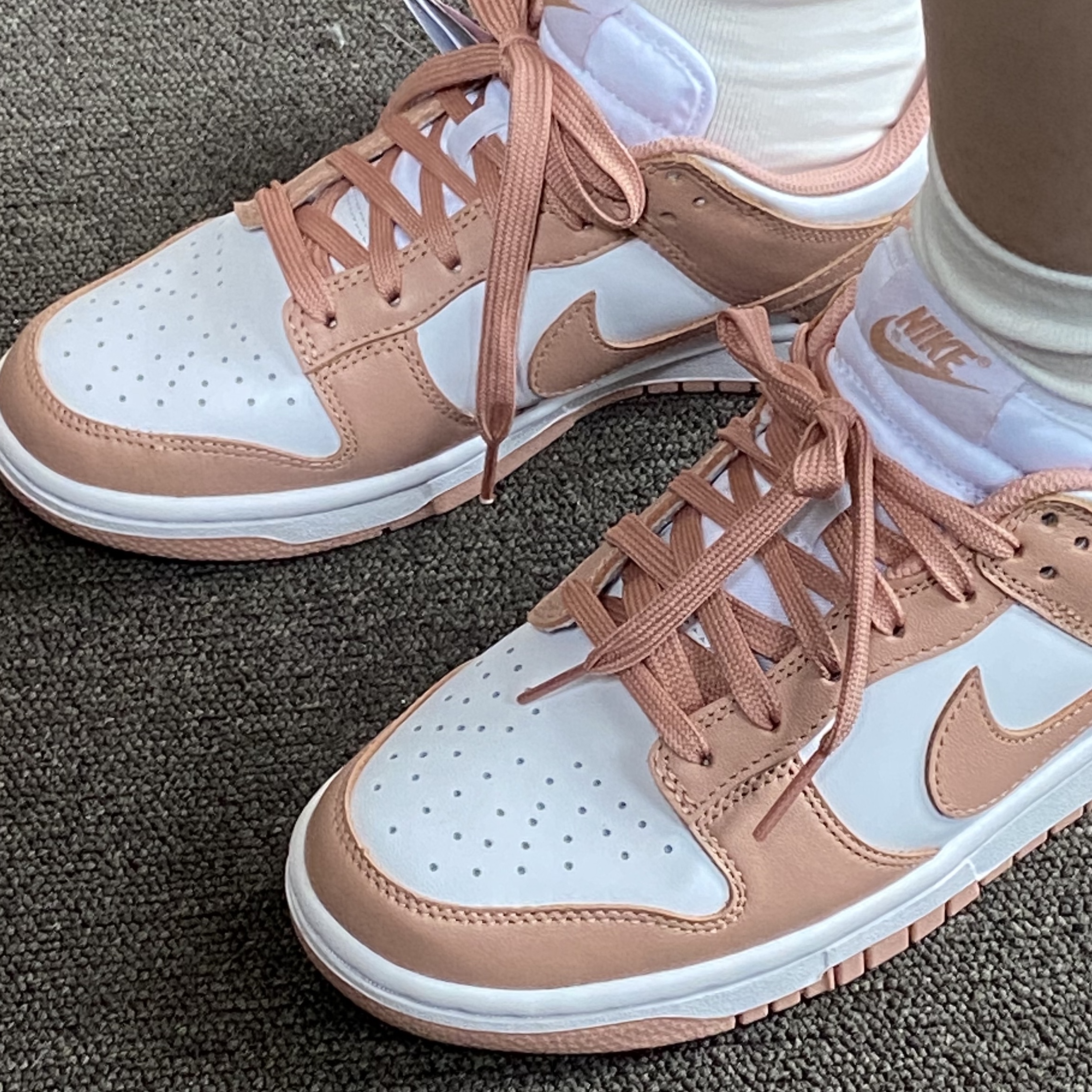 (W) Nike Dunk Low Rose Whisper 착용 스타일 - 1