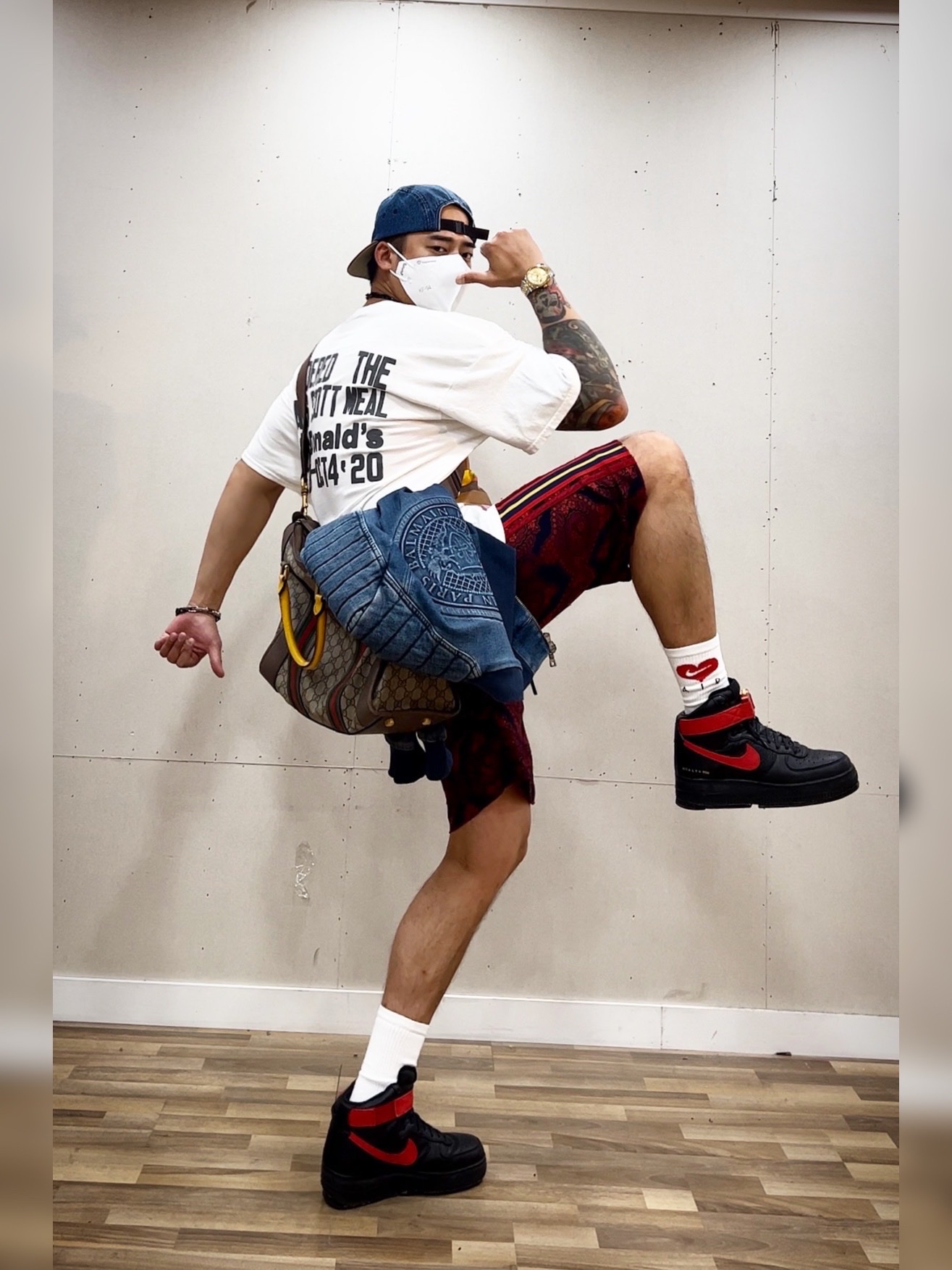 Nike x 1017 Alyx 9SM Air Force 1 High Black University Red, Rolex Sky-Dweller 42mm 326933 Champagne Jubilee 착용 스타일 - 1