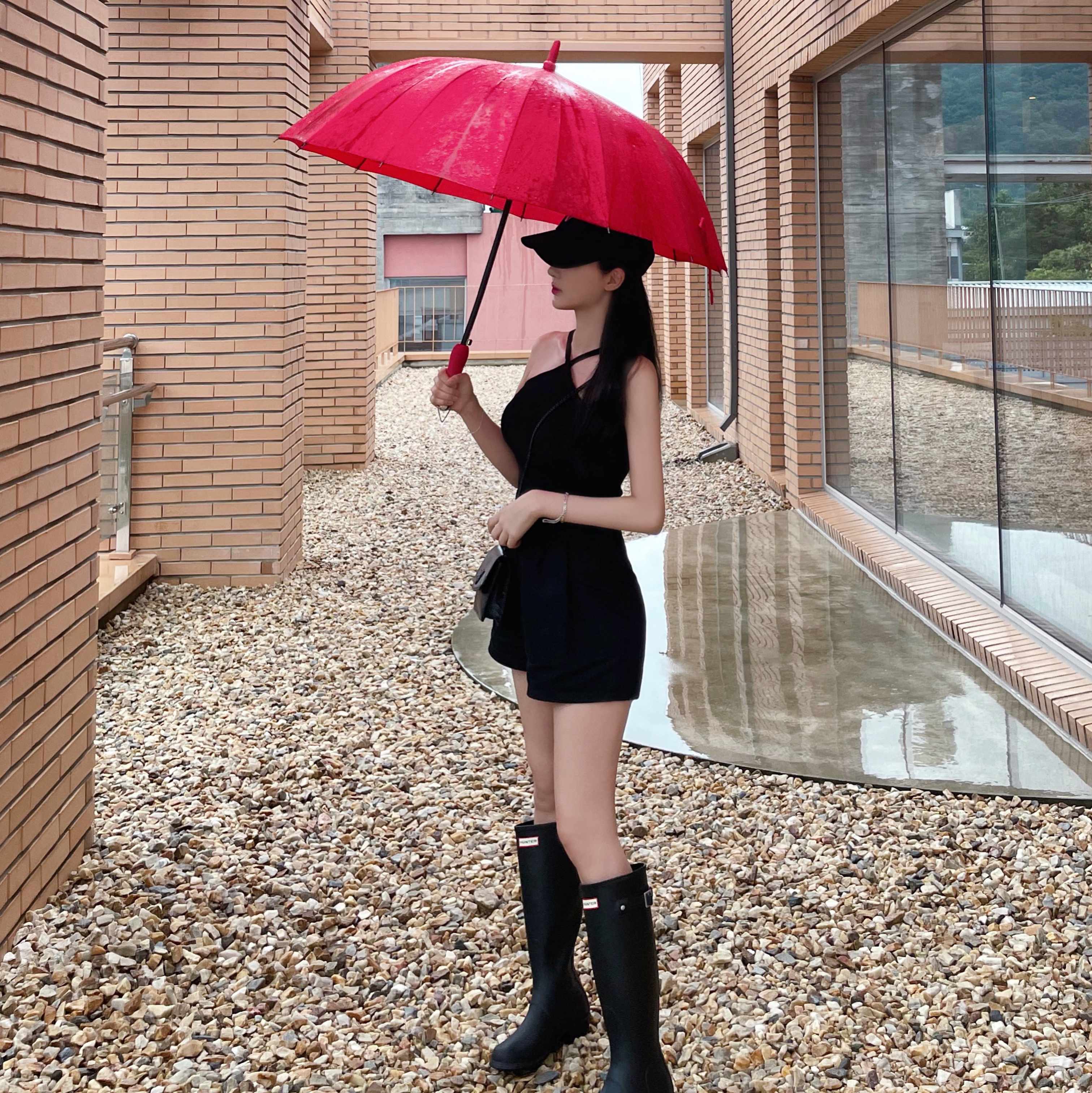 (W) Hunter Original Tall Rain Boots Black 착용 스타일