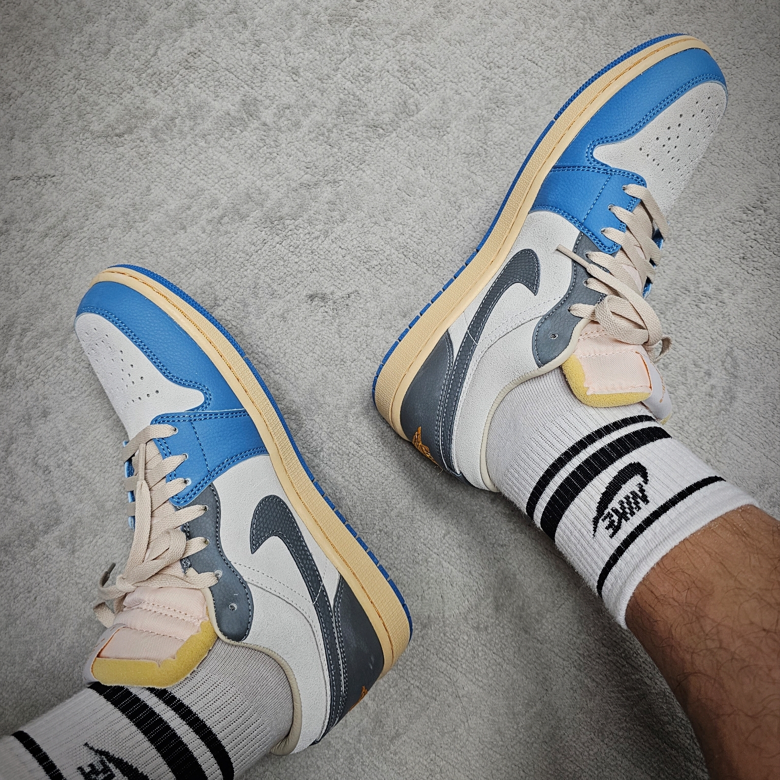 Jordan 1 Low SE Tokyo 96 착용 스타일 - 3
