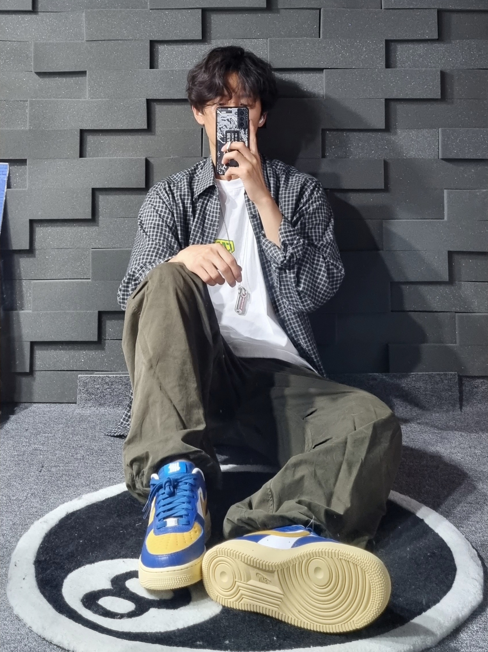 Stussy 8 Ball Rug Black, Supreme Metal Lighter Holster - 19SS 착용 스타일 - 1