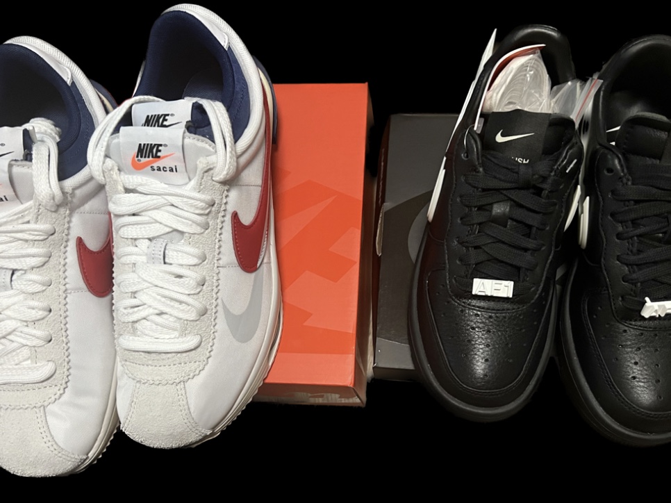 Nike x Sacai Zoom Cortez SP White and University Red, Nike x Ambush Air Force 1 Low SP Black 착용 스타일