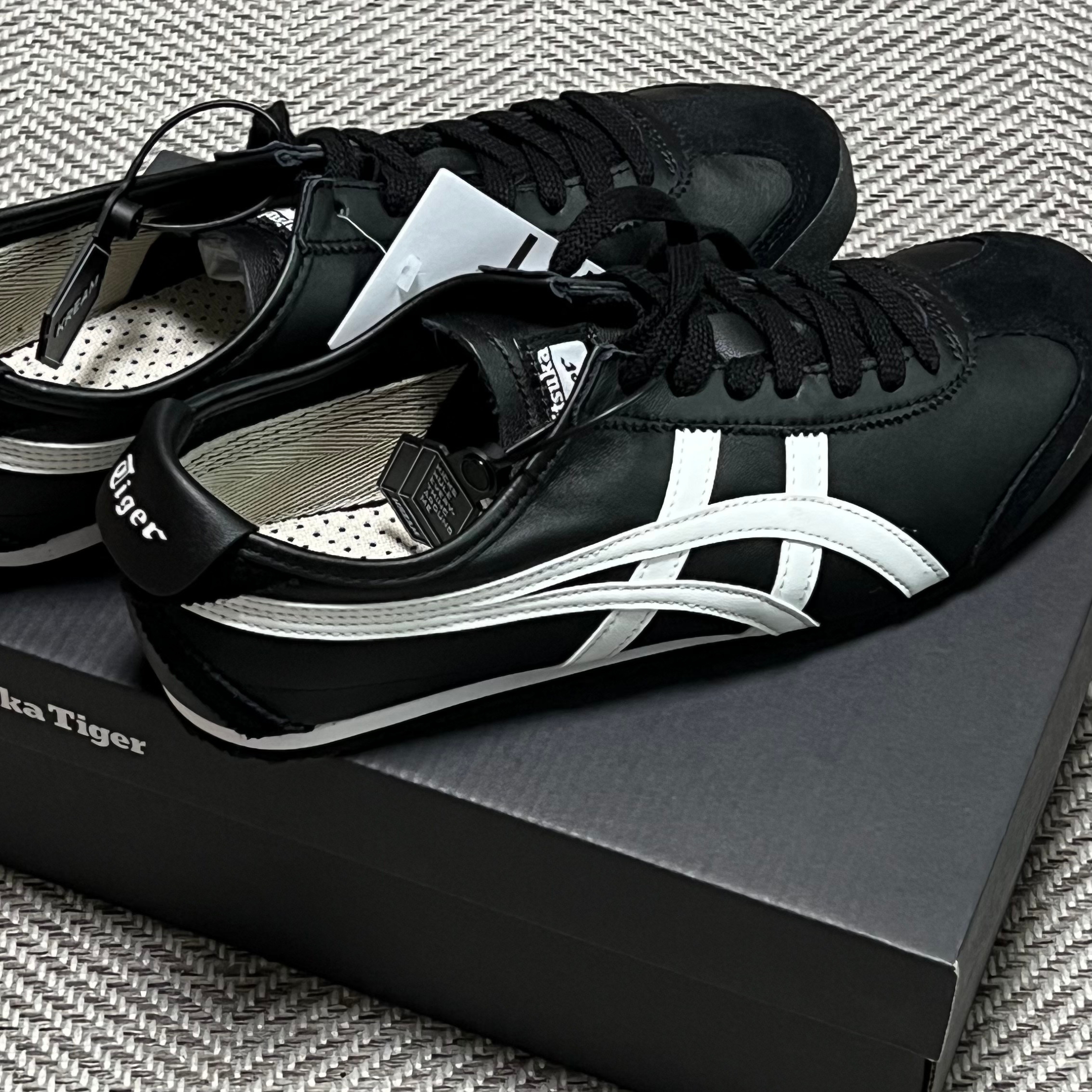 Onitsuka Tiger Mexico 66 Black White 착용 스타일 - 2