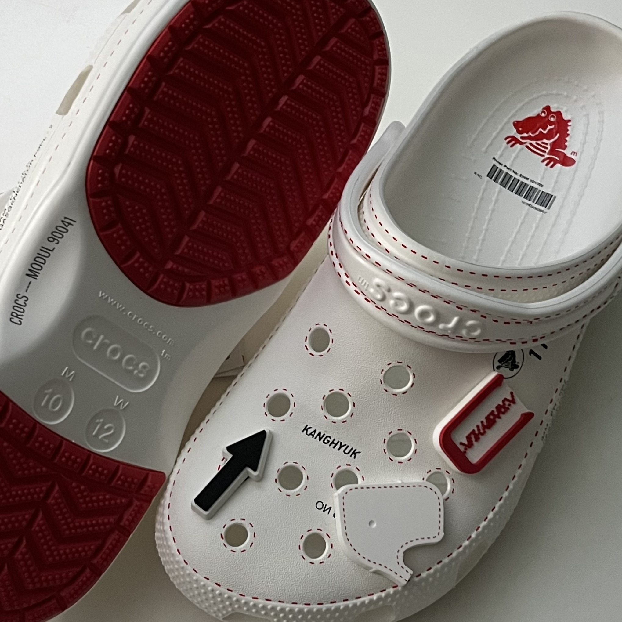 Crocs x Kanghyuk Classic Clog White 착용 스타일 - 1