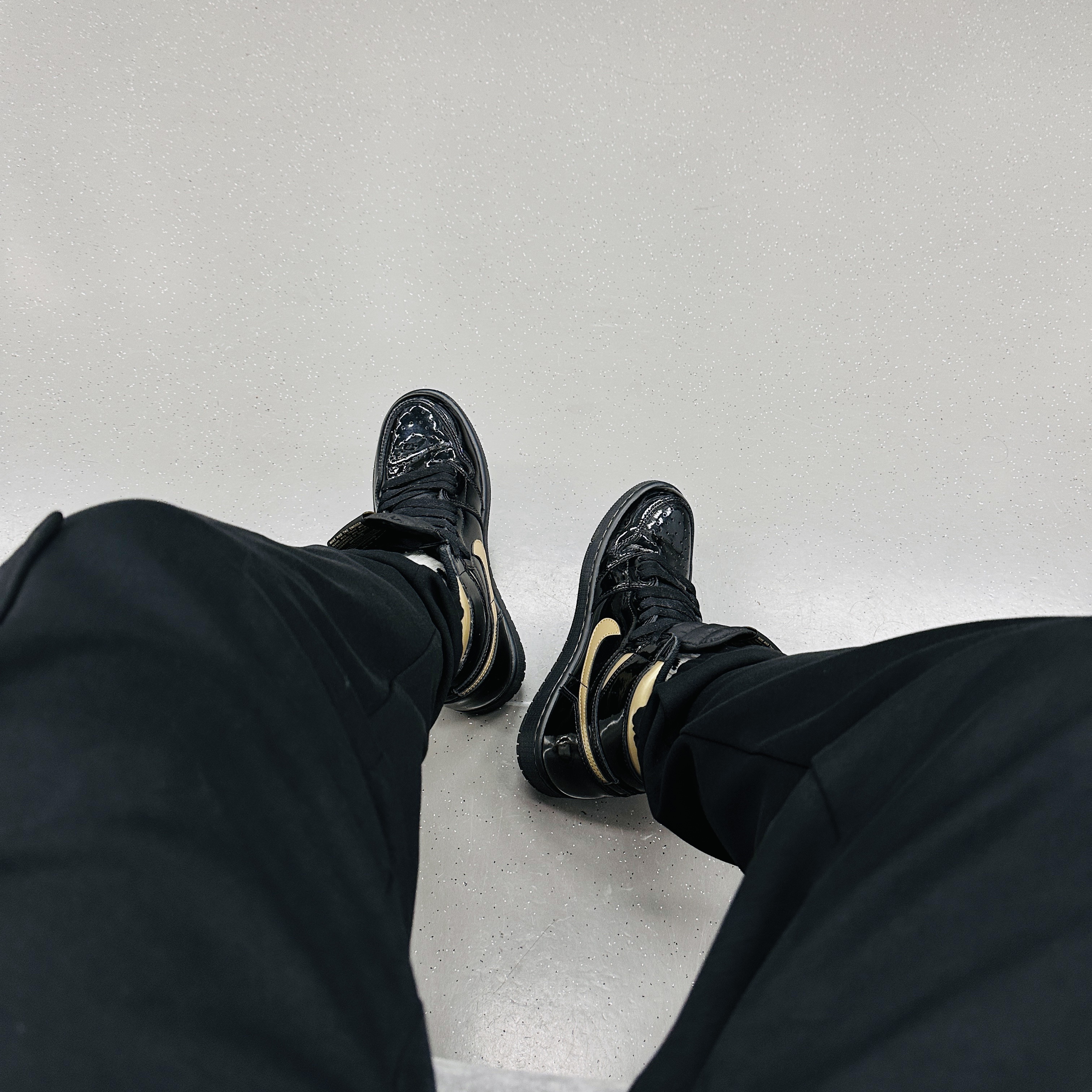 Jordan 1 Retro High OG Metallic Gold 착용 스타일