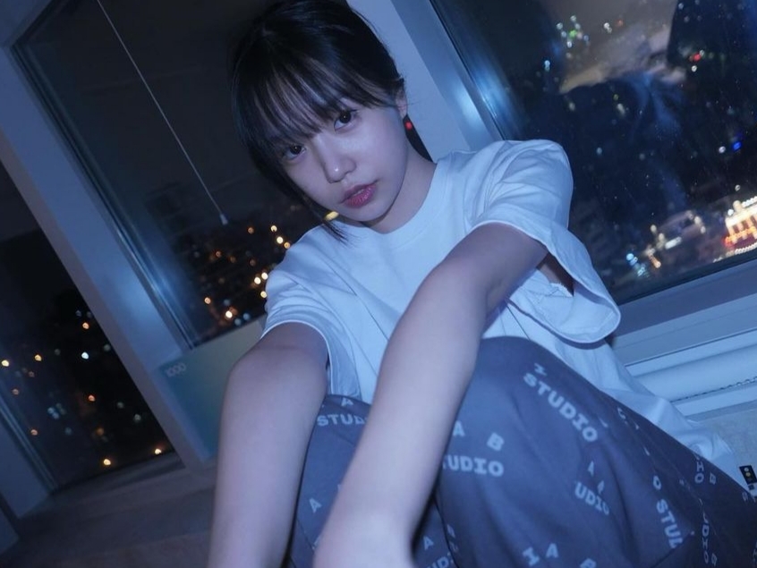 IAB Studio 10th Anniversary T-Shirt White 착용 스타일 - 2