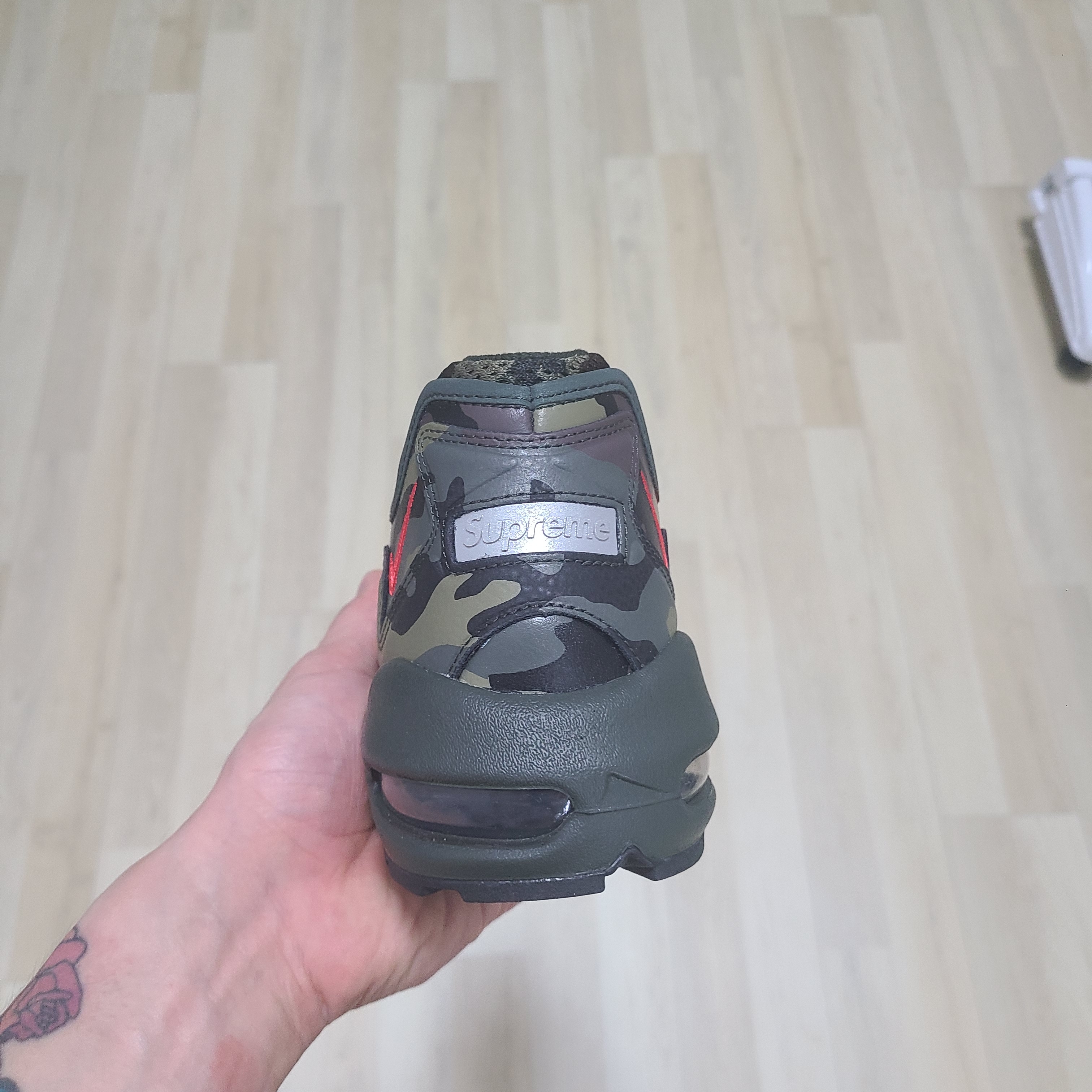 Nike x Supreme Air Max 96 Camo 착용 스타일 - 1
