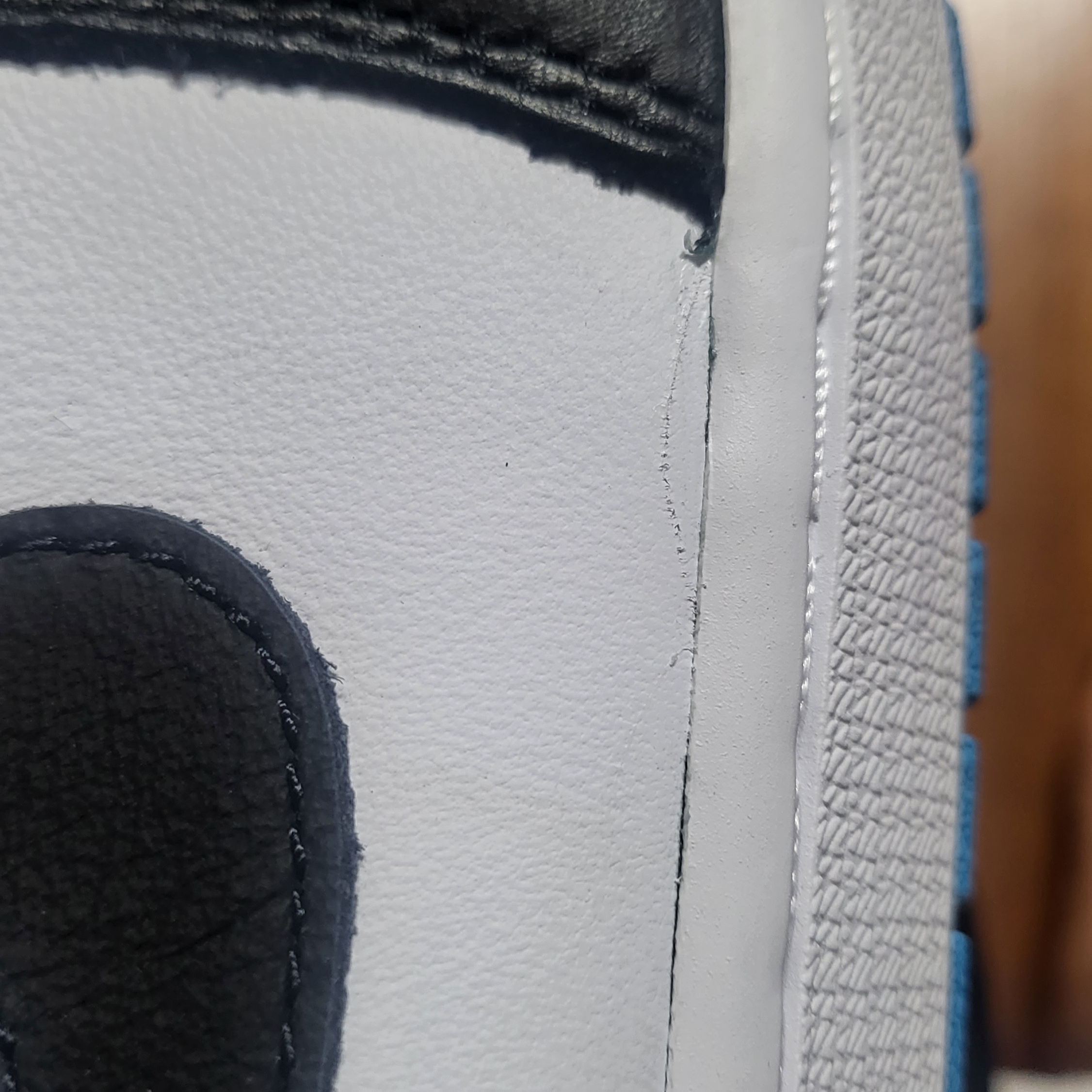Jordan 1 Retro Low OG Black and Dark Powder Blue 착용 스타일 - 3