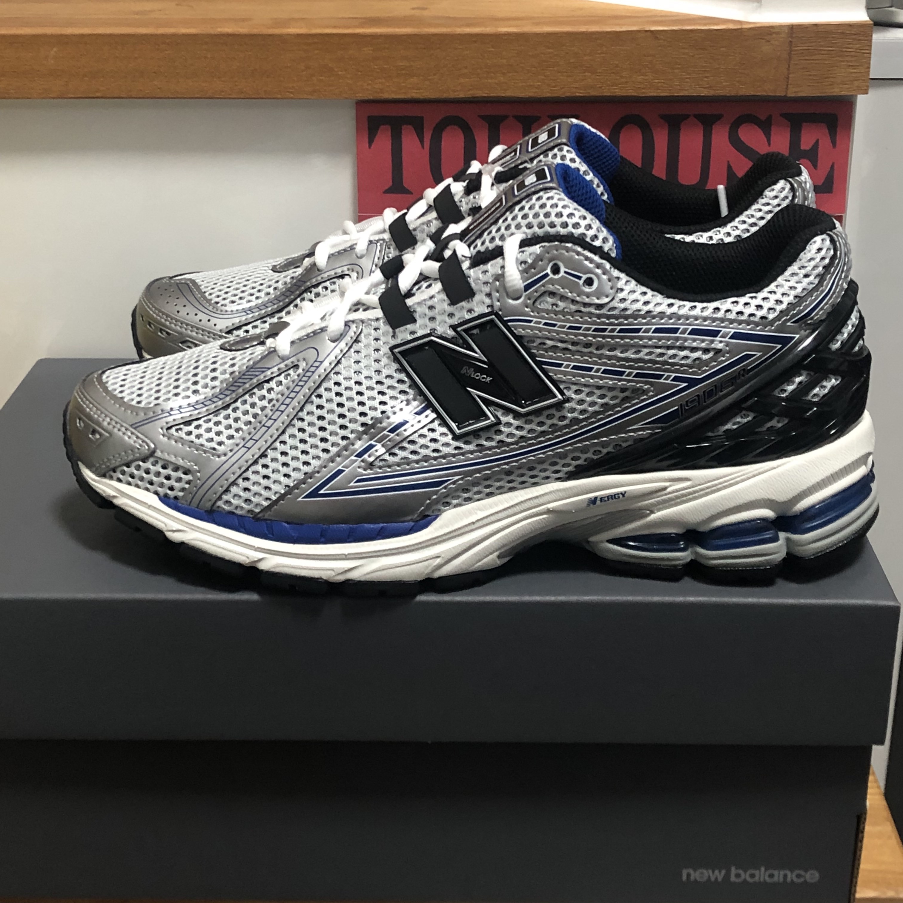 New Balance 1906R Silver Metallic 착용 스타일