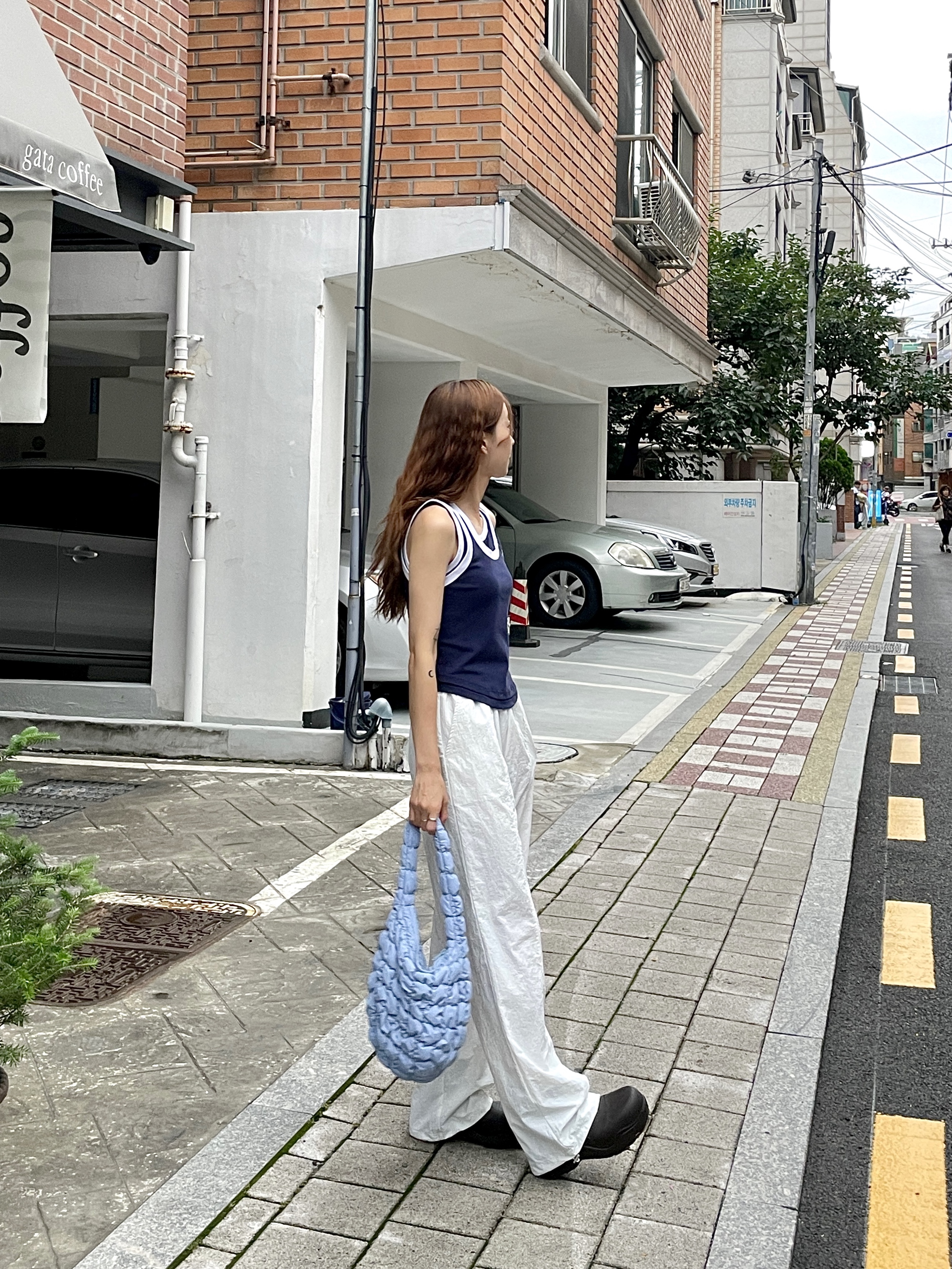 COS Quilted Mini Bag Light Blue, (W) Bottega Veneta Puddle Ankle Boots Fondant 착용 스타일 - 3