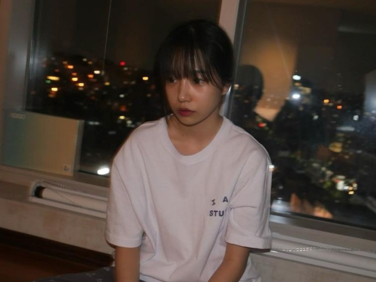 IAB Studio 10th Anniversary T-Shirt White 착용 스타일 - 1