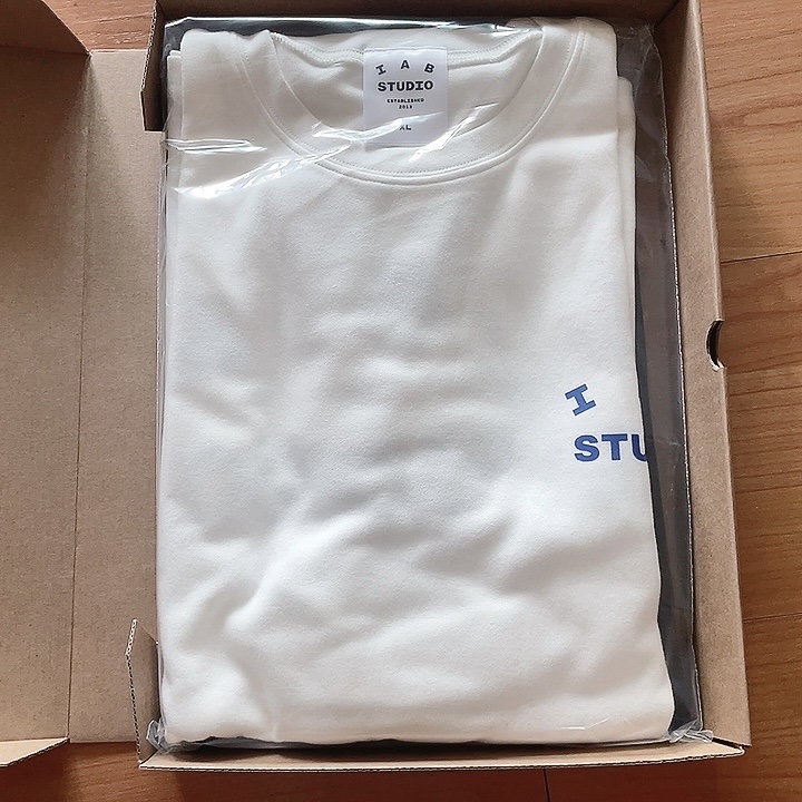 IAB Studio 10th Anniversary T-Shirts Pack White & Black (2 Pack) 착용 스타일 - 2