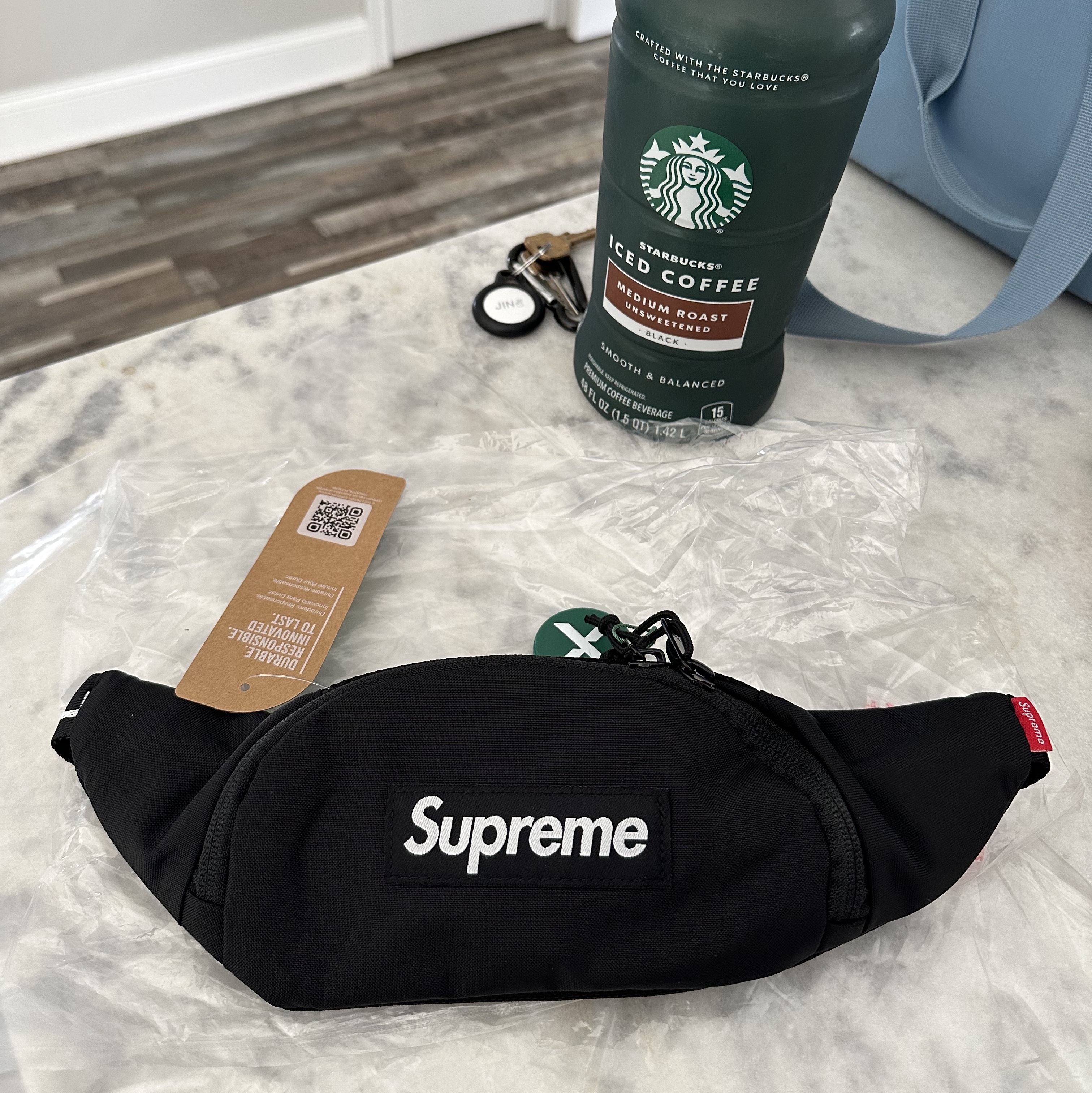 Supreme Small Waist Bag Black - 22FW 착용 스타일 - 1