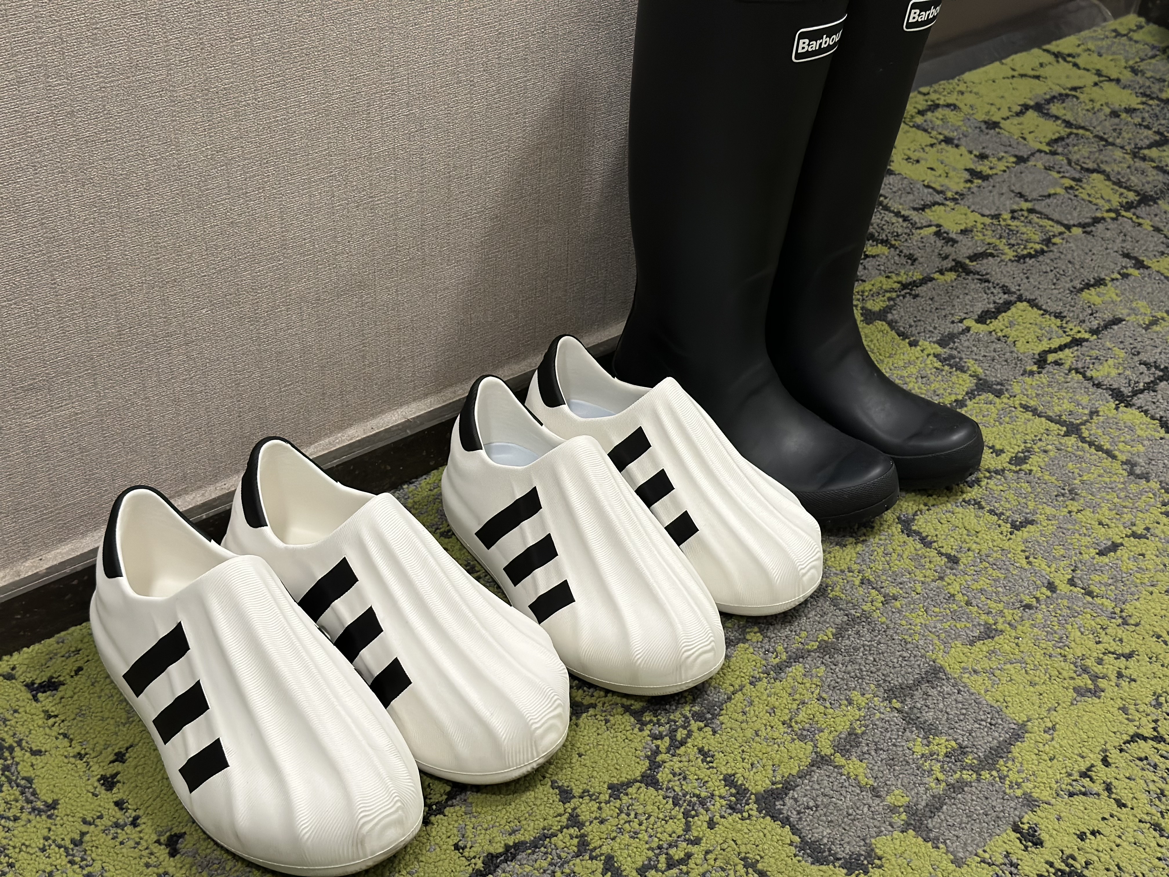 Adidas Adifom Superstar Core White 착용 스타일