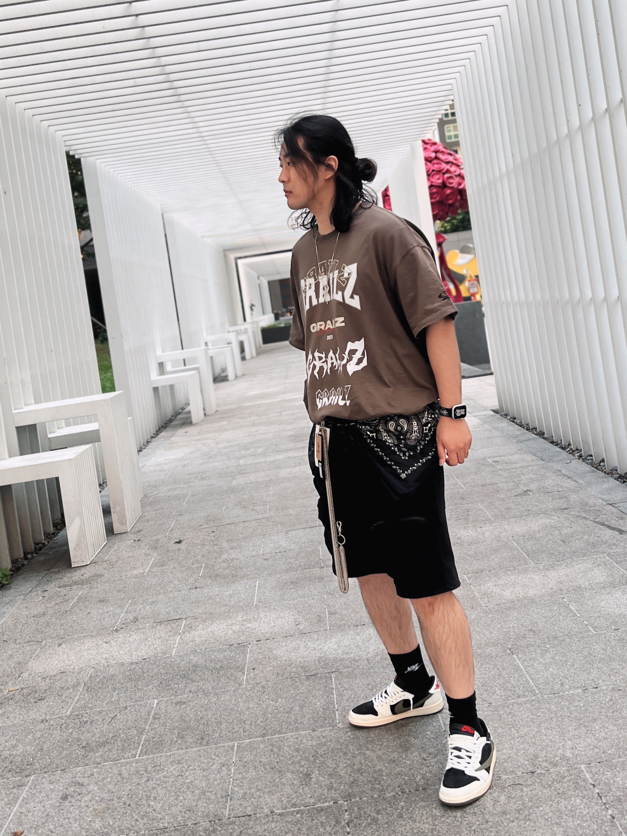 (W) Jordan 1 x Travis Scott Retro Low OG SP Medium Olive, Jordan 1 x Travis Scott Retro Low OG SP Black Phantom 착용 스타일 - 3