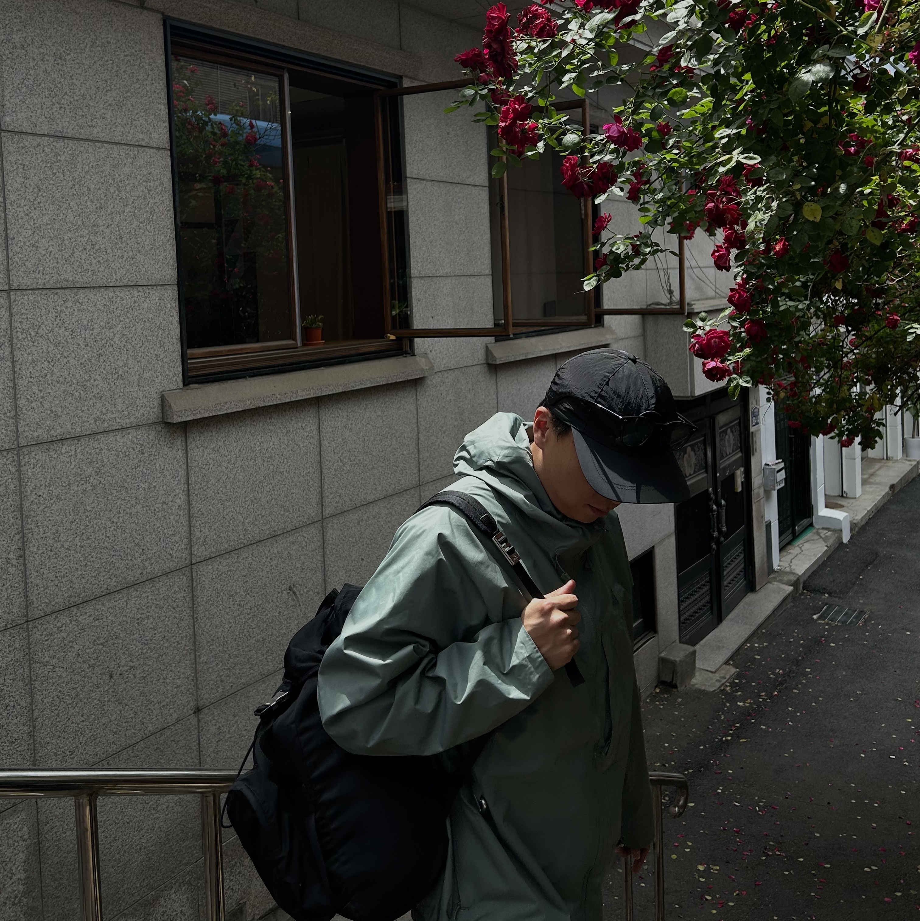 Nike ACG Sun farer Trail Pants Black - Asia, Nike ACG Tuff Nuggets Rain Shell Green - US/EU 착용 스타일 - 1