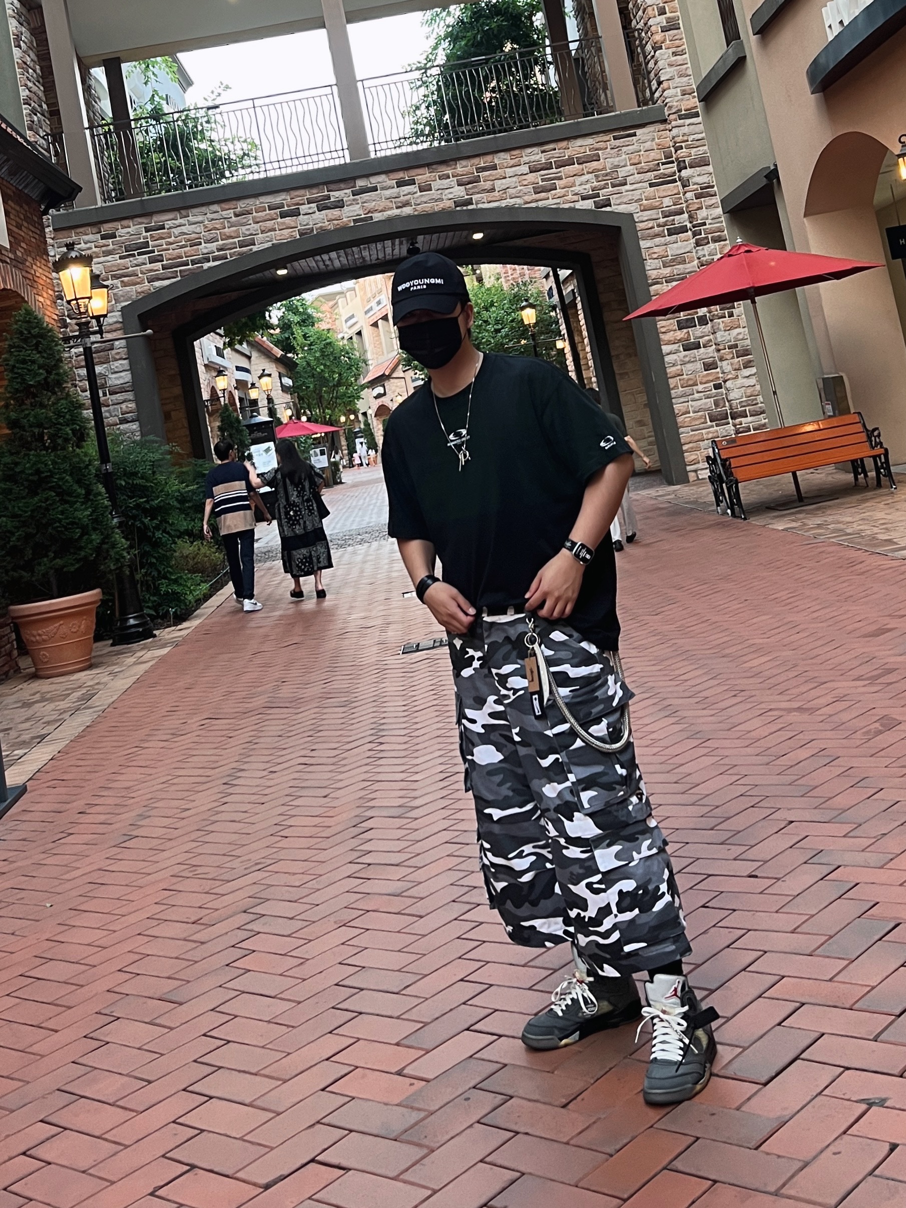Jordan 5 x Off-White Retro SP Black Muslin, Project G/R Oversized Convertible Cargo Pants City Camo 착용 스타일 - 1