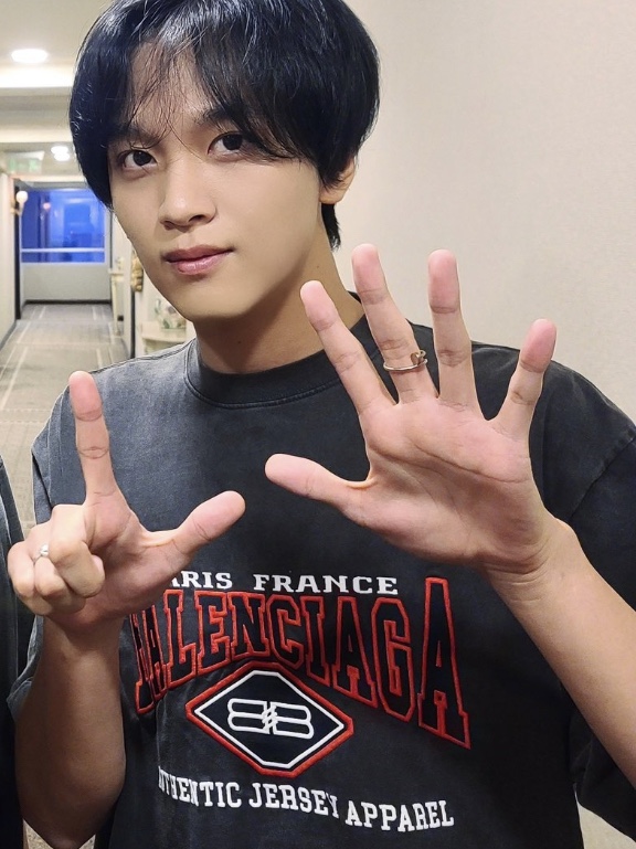 Balenciaga Logo Cotton Oversized T-Shirt Black 착용 스타일