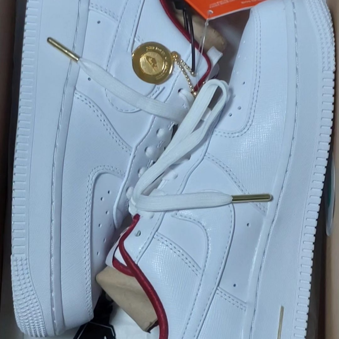 (W) Nike Air Force 1 '07 SE White Team Red 착용 스타일