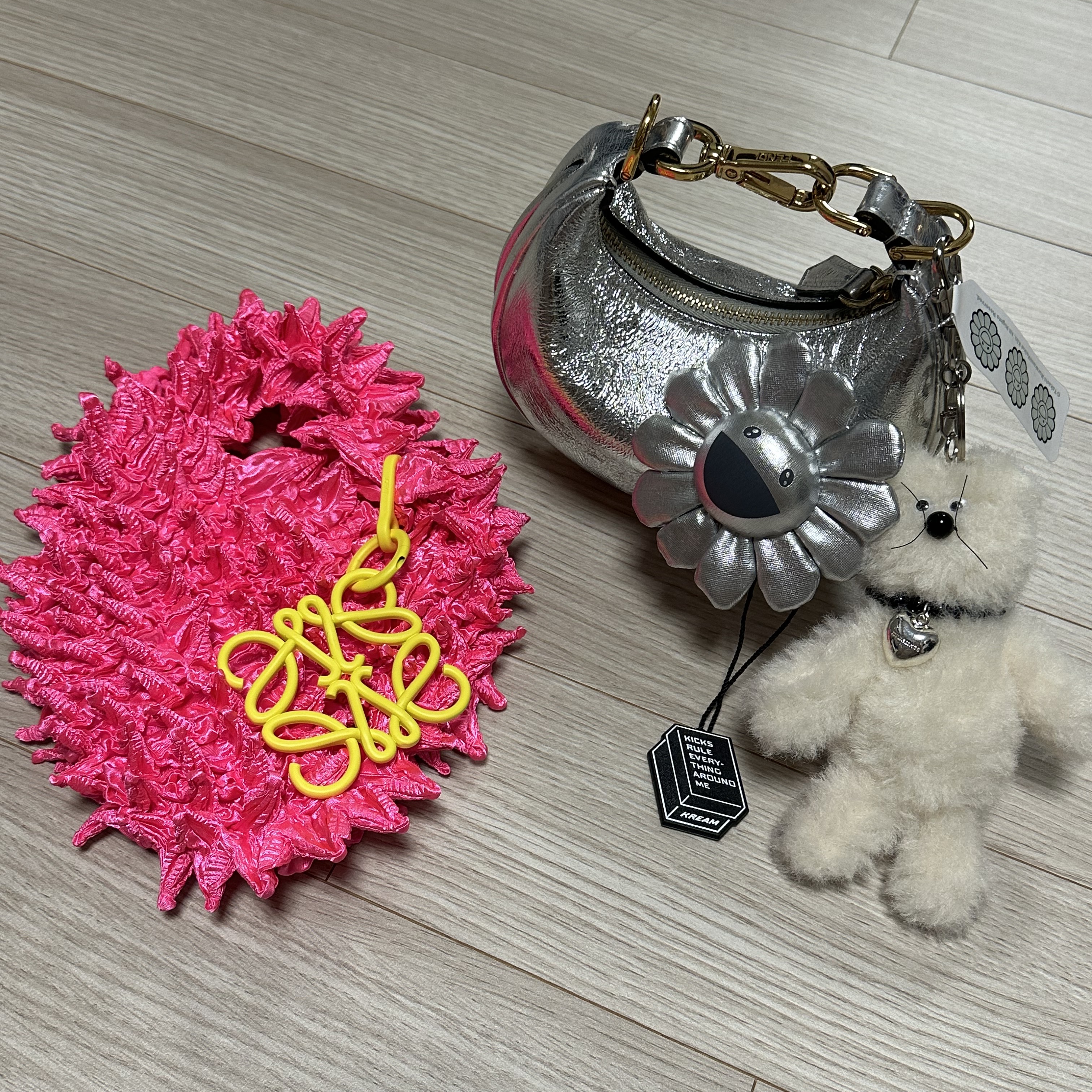 Fendi Nano Fendigraphy Leather Charm Pink, [KREAM 단독] Monamhee Creami Keyring Cream 착용 스타일