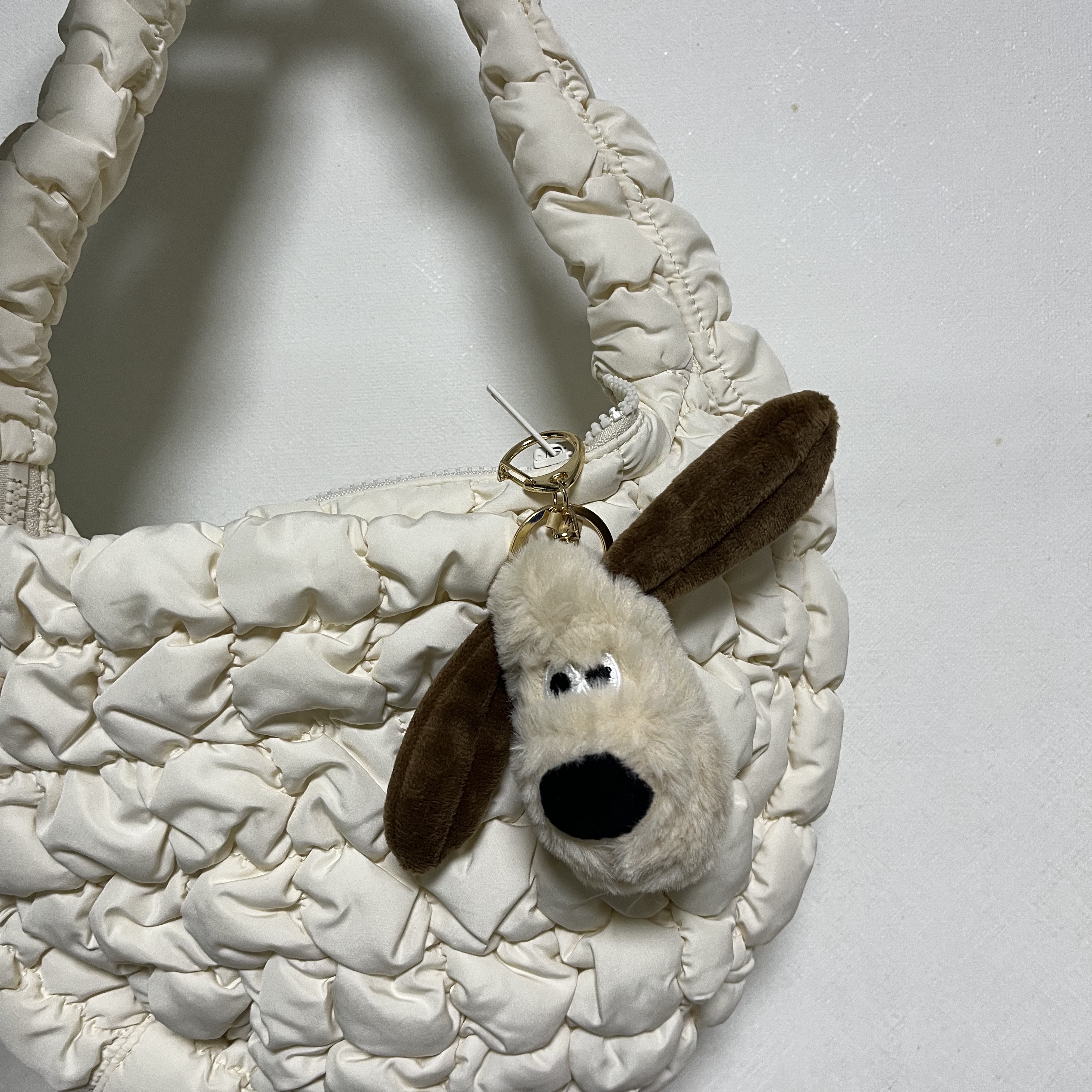 COS Quilted Mini Bag Cream 착용 스타일