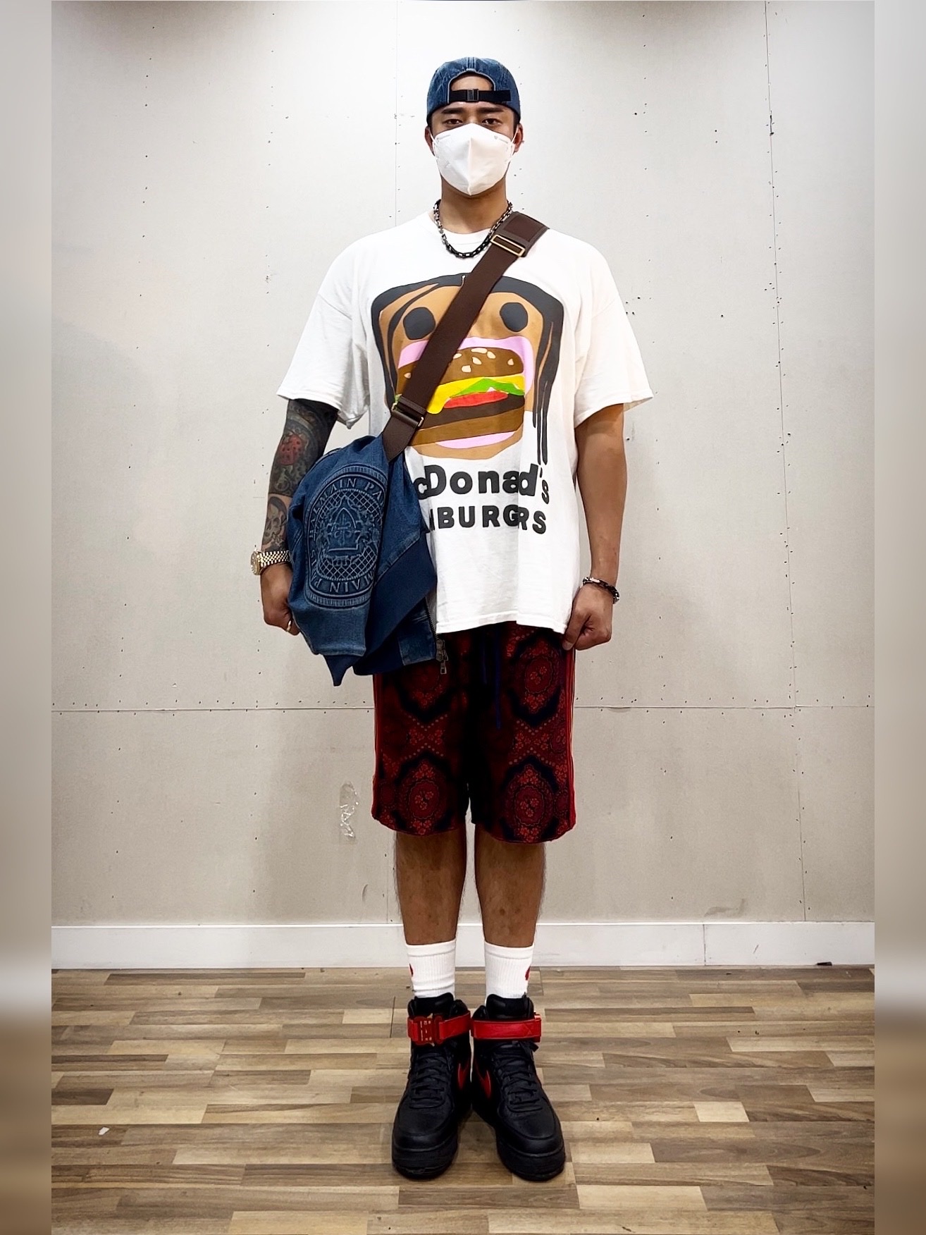 Nike x 1017 Alyx 9SM Air Force 1 High Black University Red, Rolex Sky-Dweller 42mm 326933 Champagne Jubilee 착용 스타일 - 1