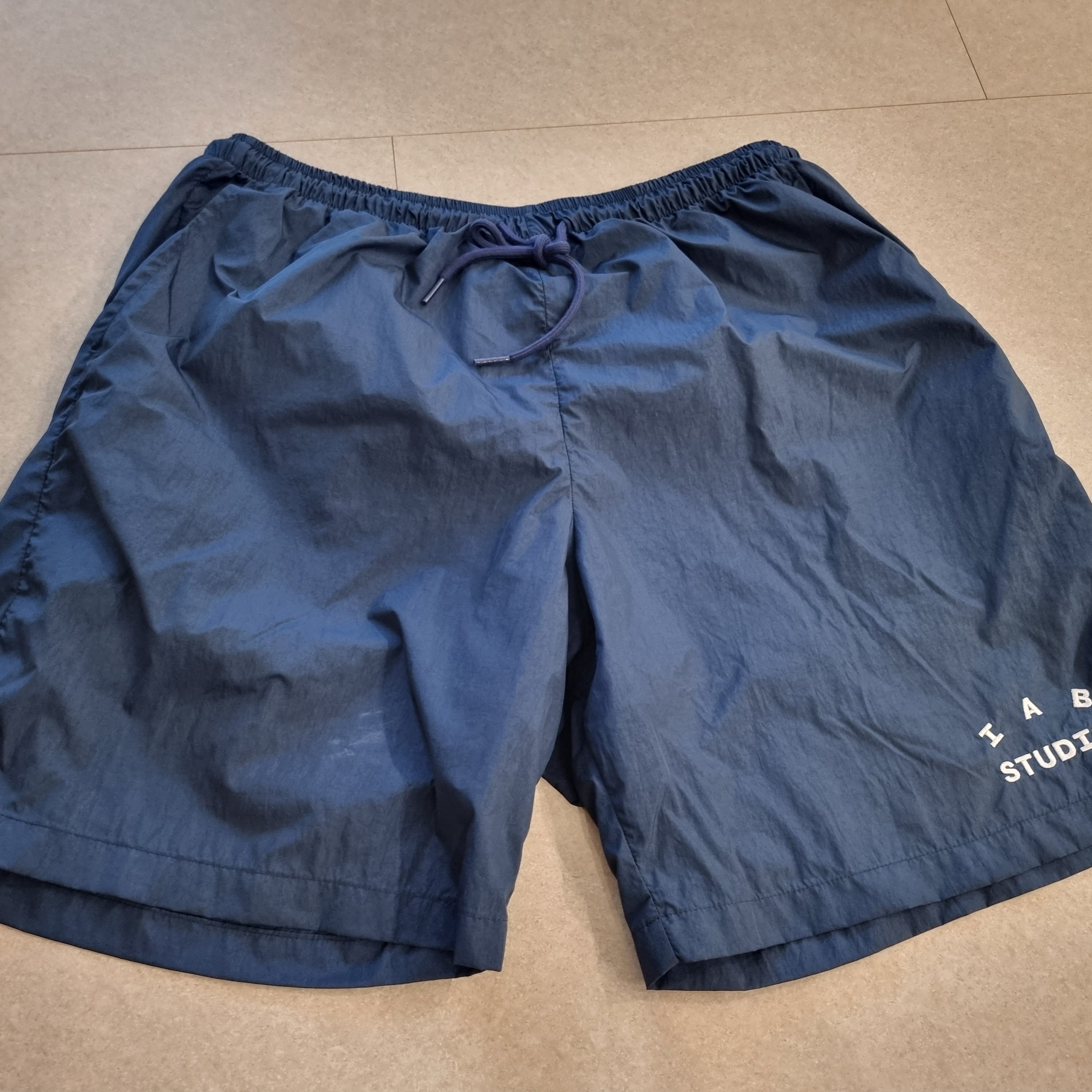 IAB Studio Woven Shorts Navy - The Hyundai Seoul Exclusive 착용 스타일 - 3