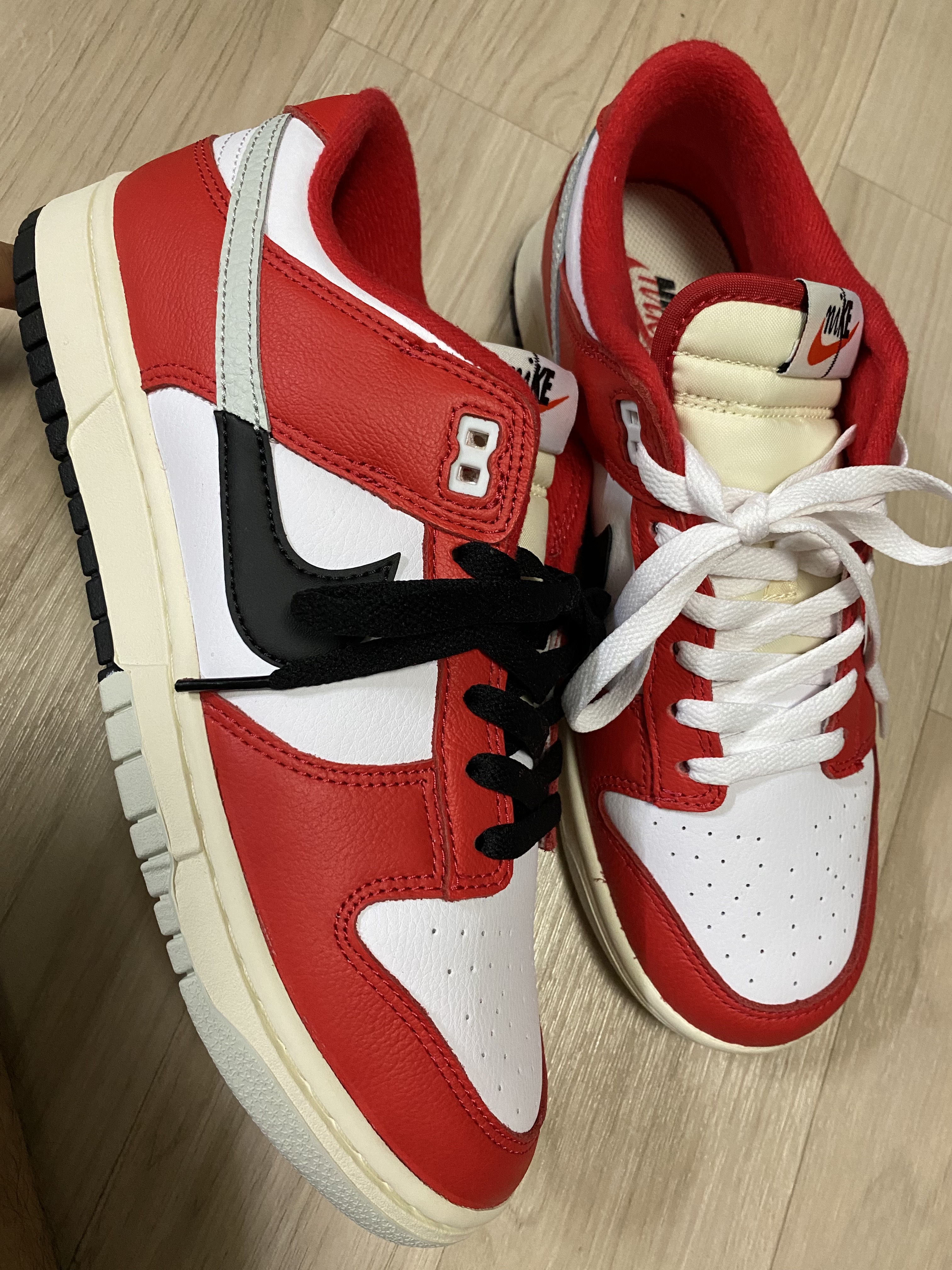 Nike Dunk Low Retro PRM University Red Black 착용 스타일