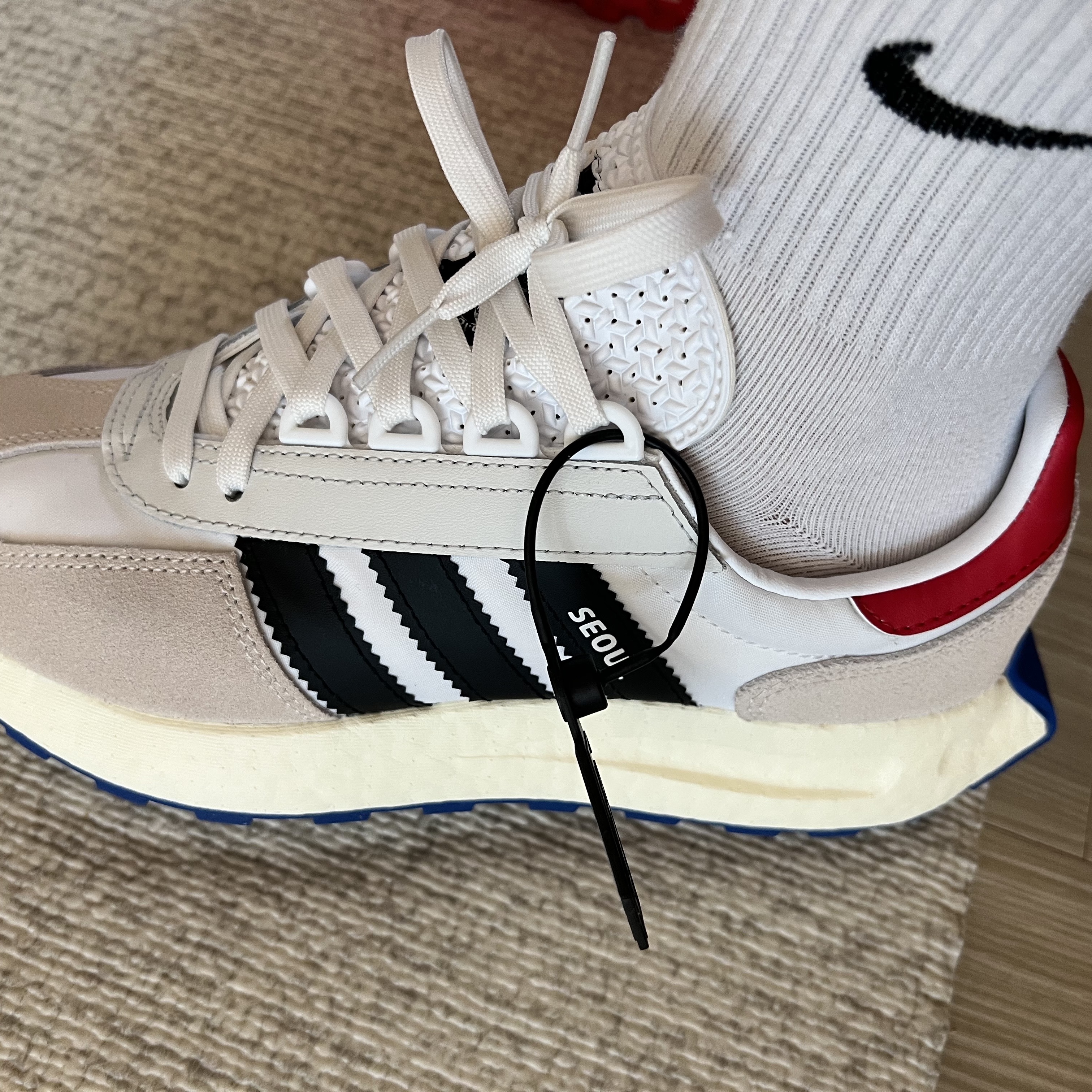 Adidas Retropy E5 White 착용 스타일 - 3