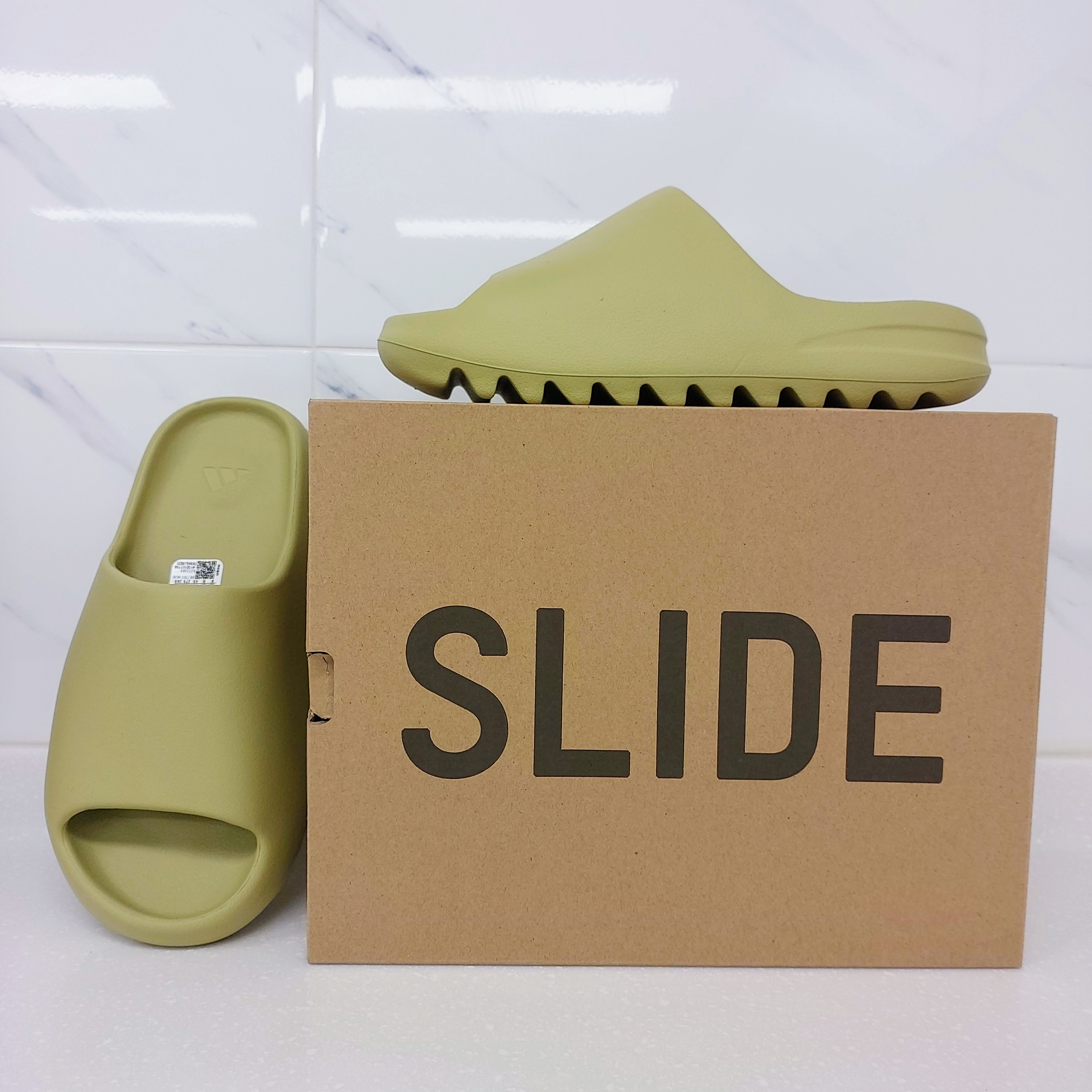 Adidas Yeezy Slide Resin 2022 착용 스타일