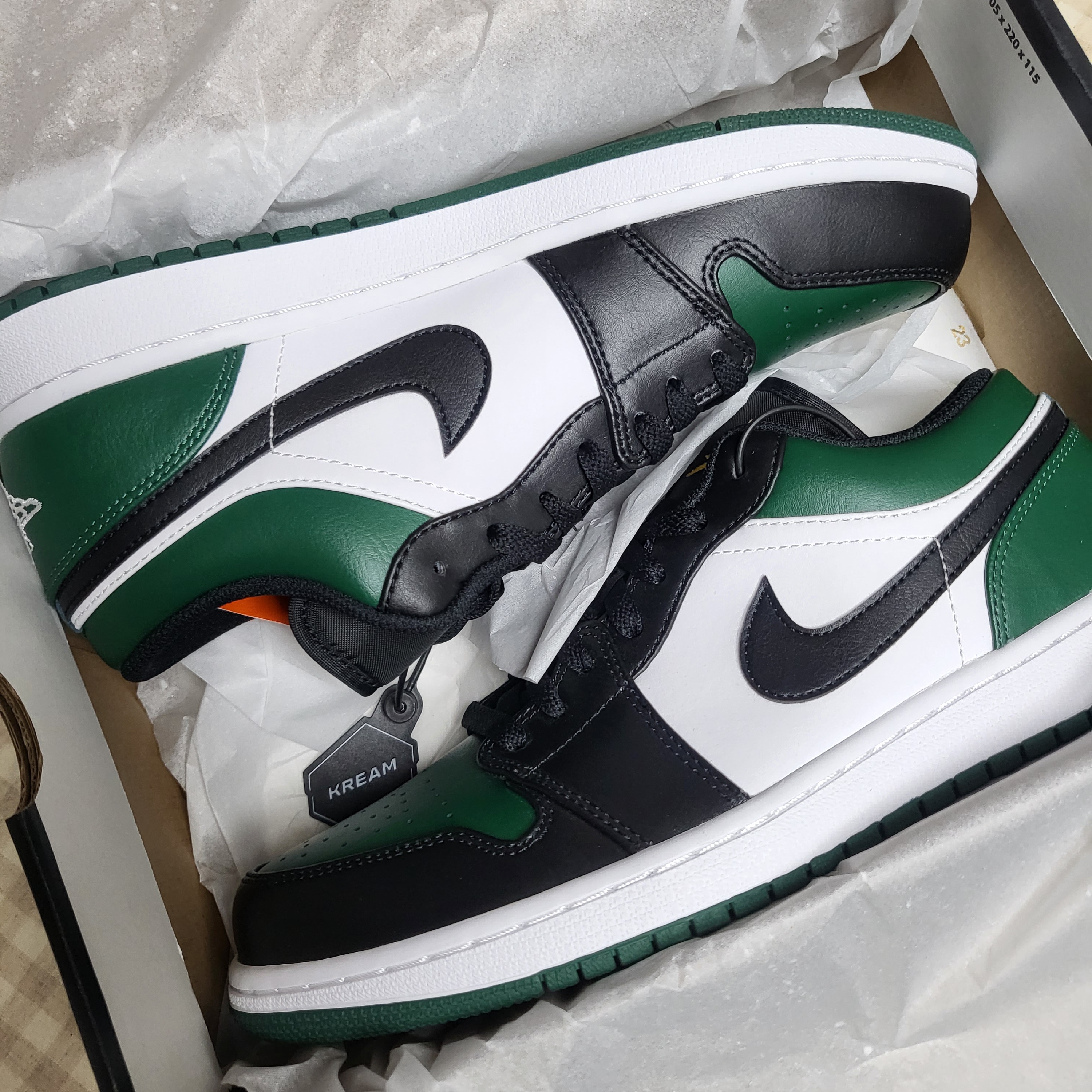 Jordan 1 Low Green Toe 착용 스타일