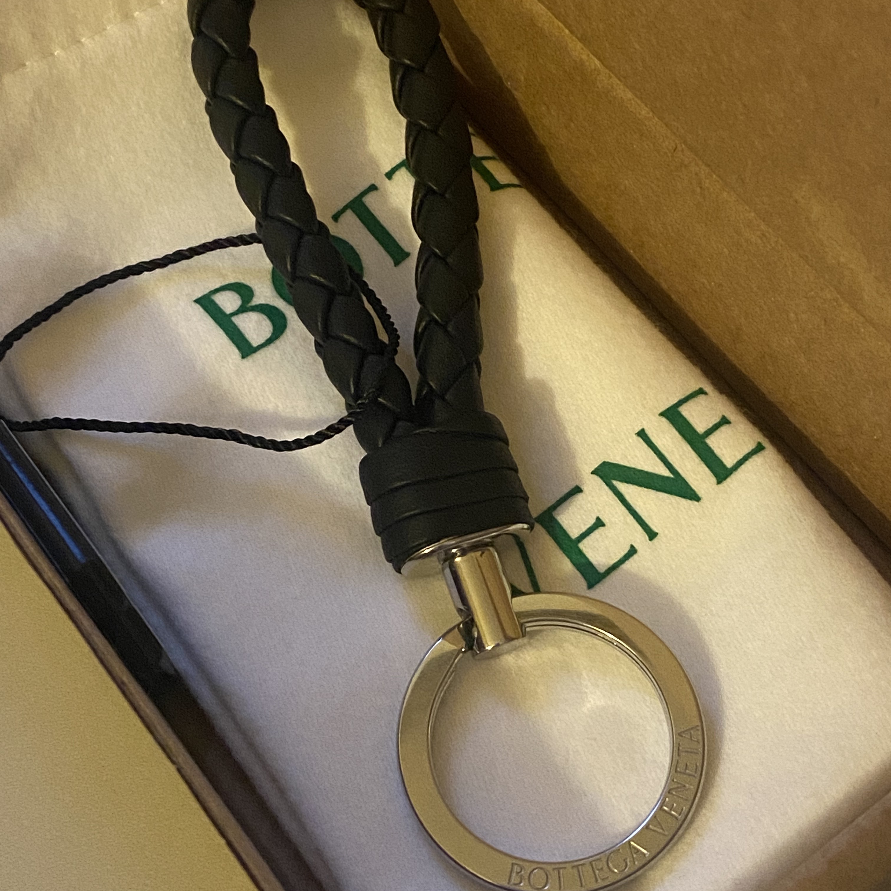 Bottega Veneta Leather Keyring Black 착용 스타일