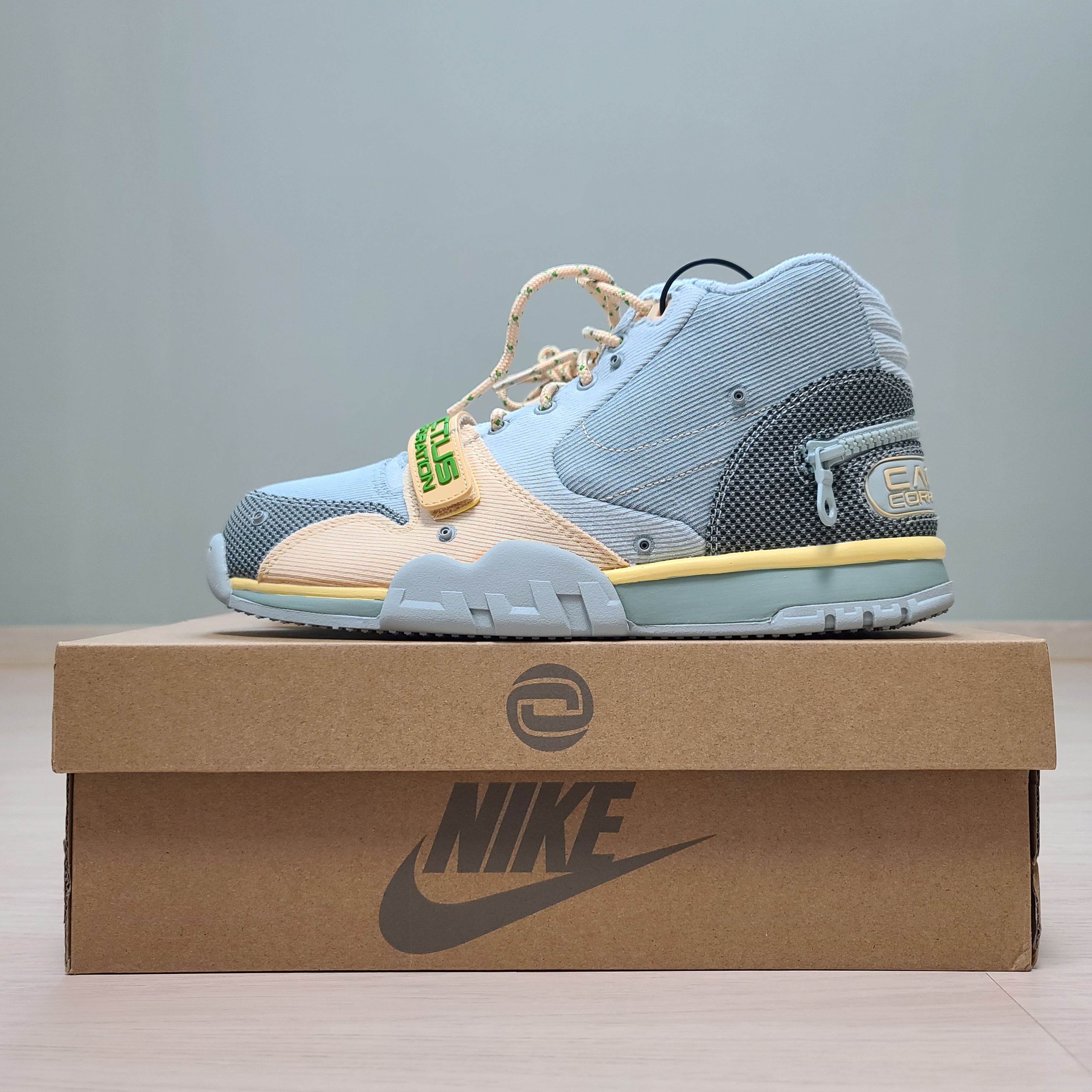 Nike x Travis Scott Nike Air Trainer 1 Grey Haze and Dusty Sage 착용 스타일 - 2