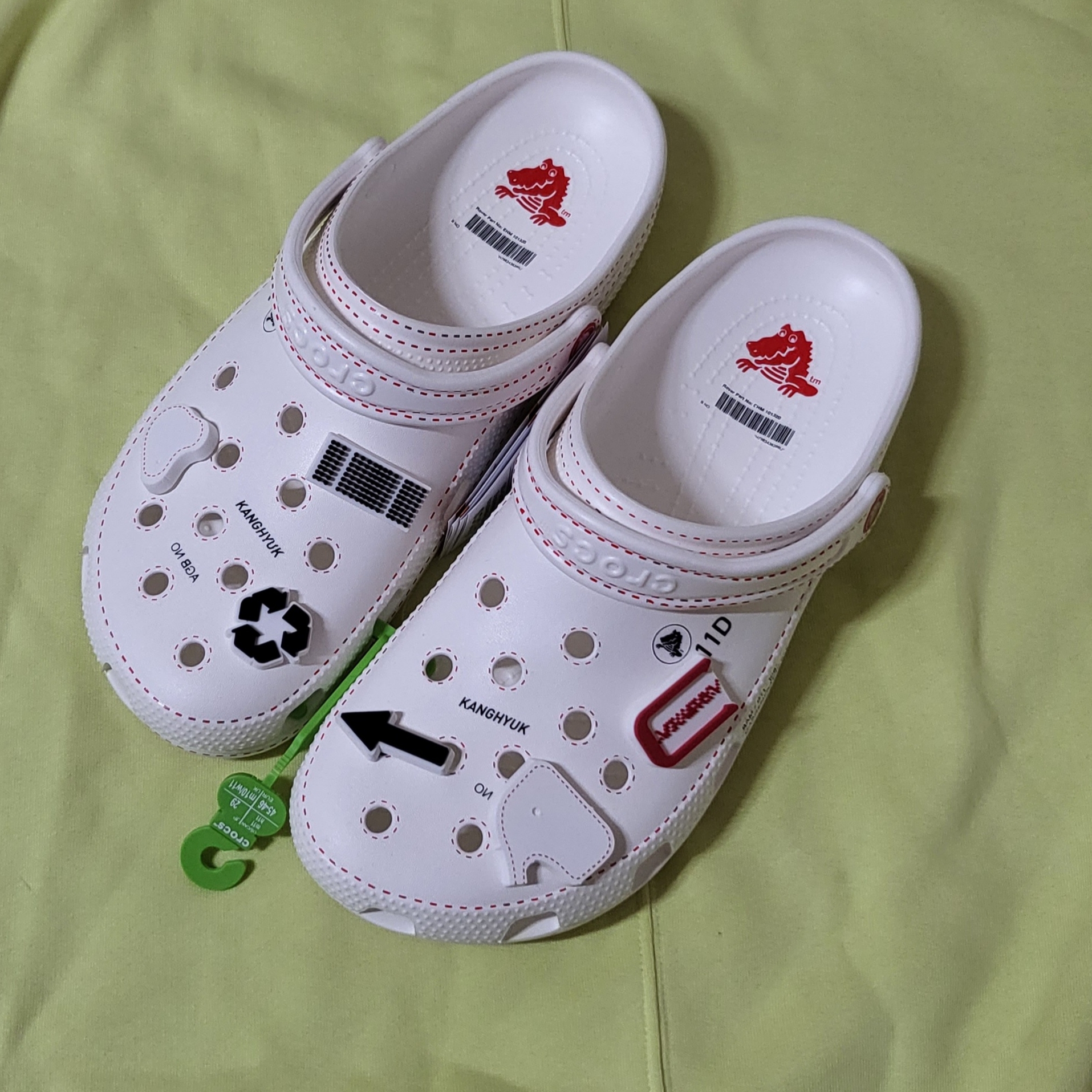 Crocs x Kanghyuk Classic Clog White 착용 스타일