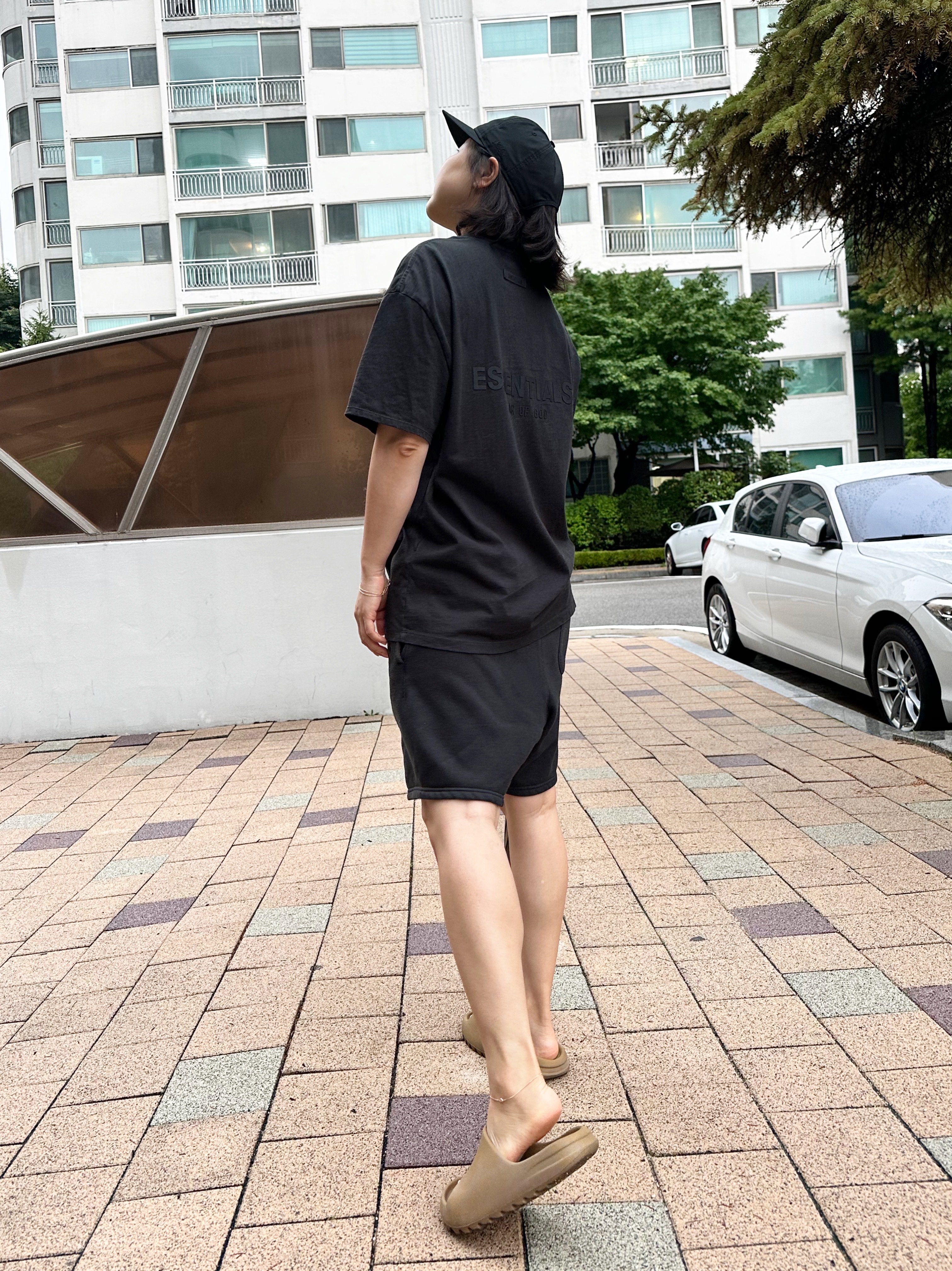 Essentials x New Era Retro Crown Strapback Black, Essentials T-Shirt Black - 21SS 착용 스타일