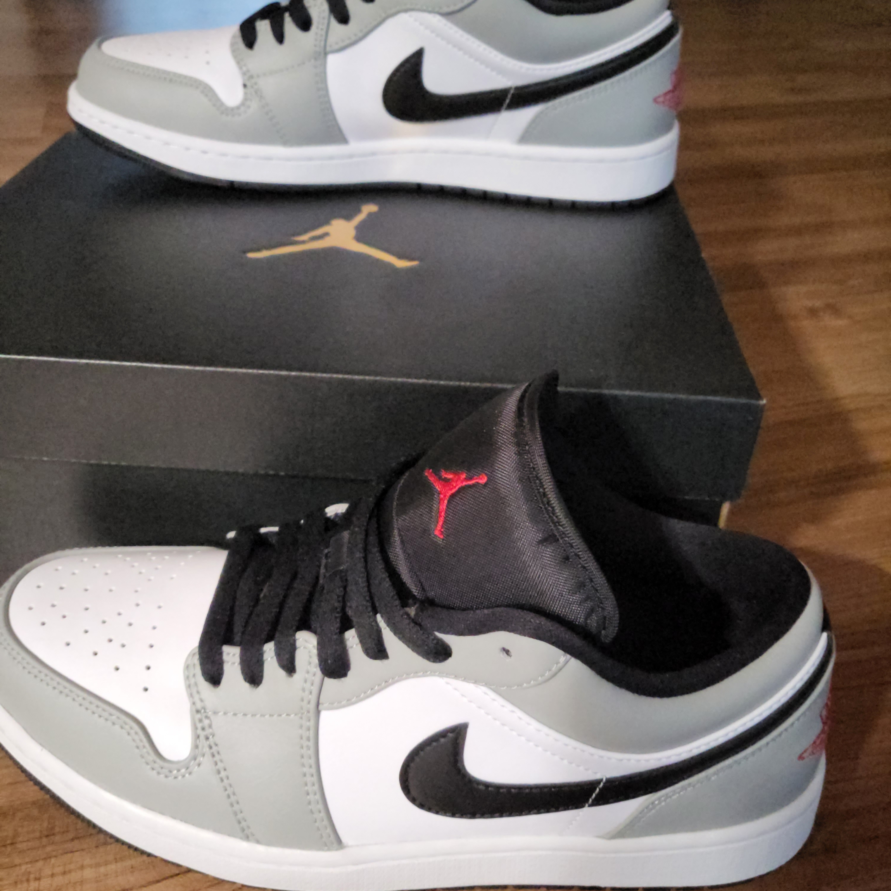 Jordan 1 Low Light Smoke Grey, Nike Everyday Lightweight Training Crew Socks White (3 Pack/Korean Ver.) 착용 스타일 - 4