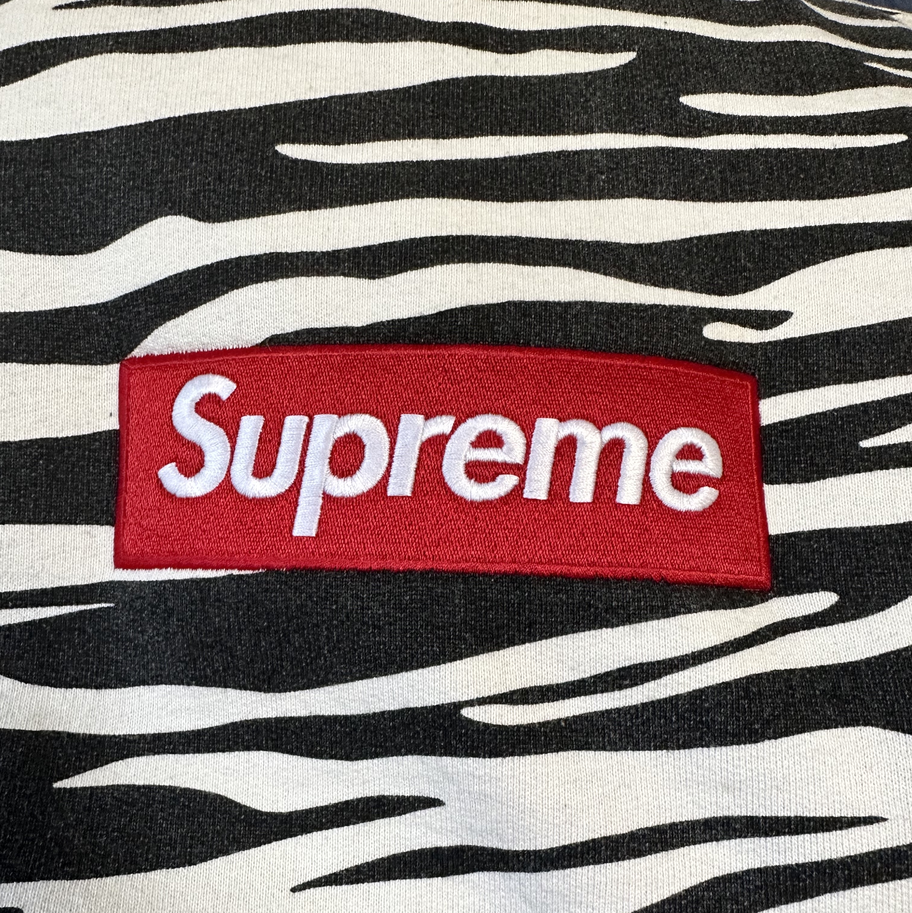 Supreme Box Logo Crewneck Zebra - 22FW 착용 스타일