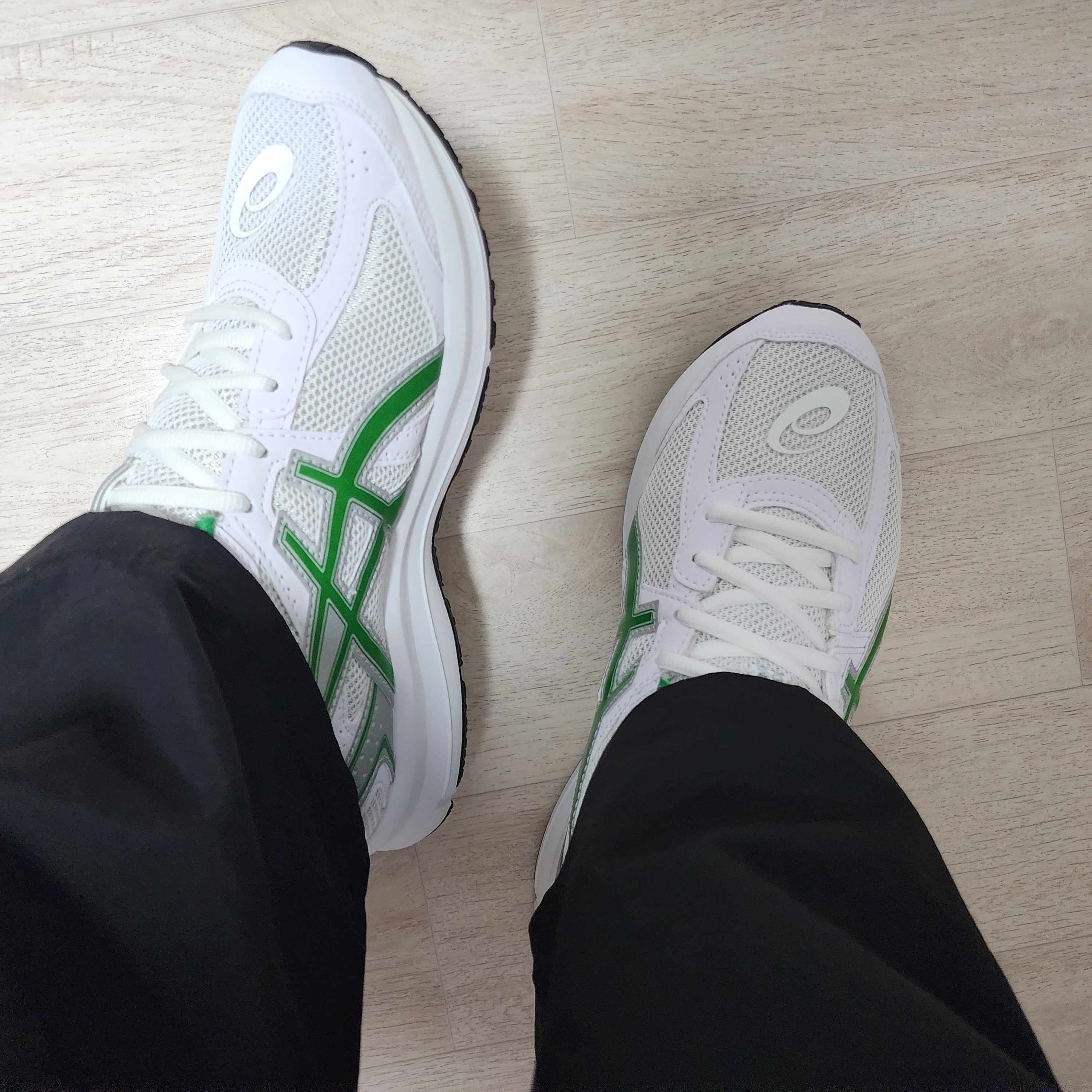 Asics Jog 100 S White Green - 2E Wide 착용 스타일